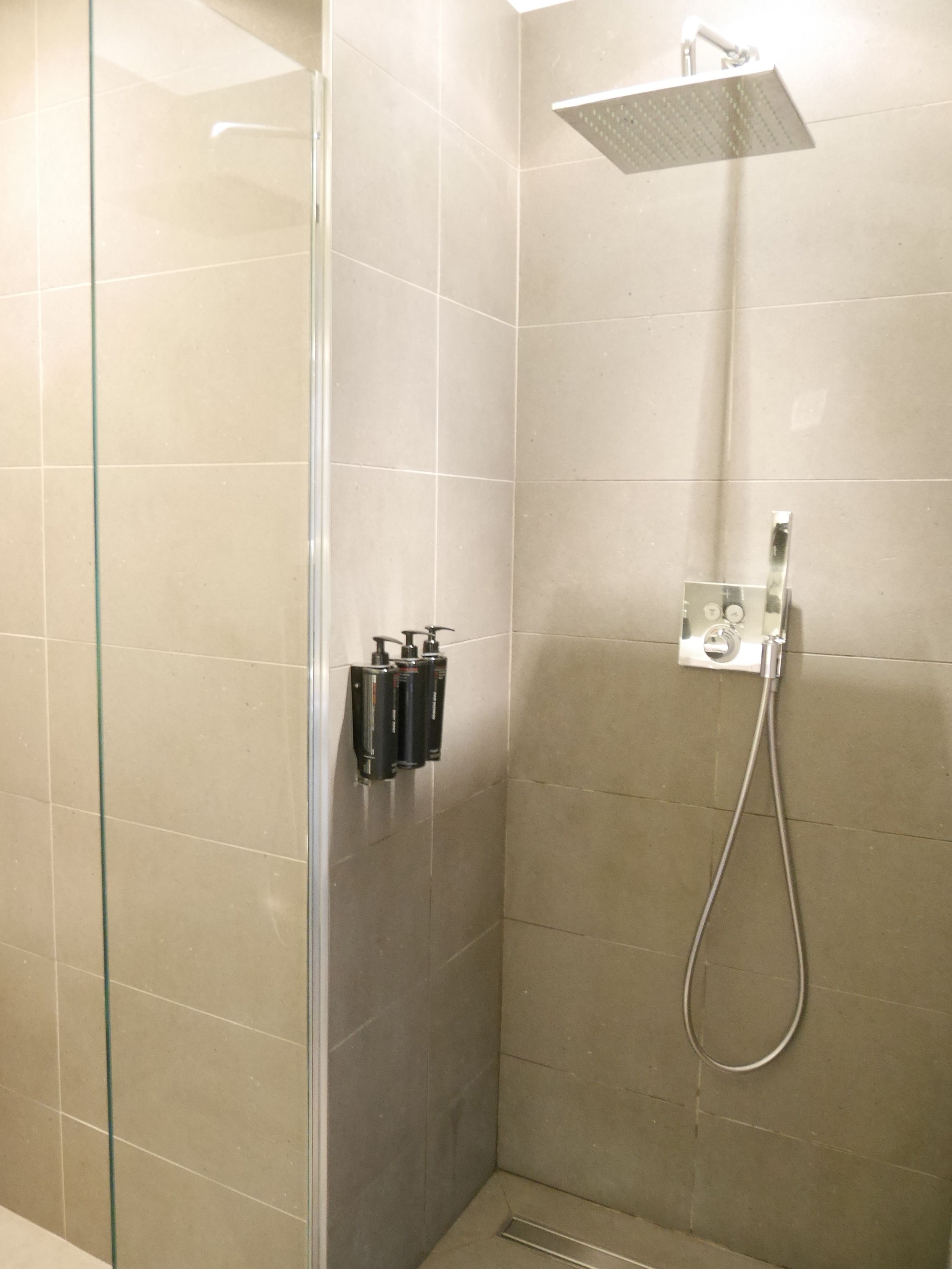 Le Chat Qui Dort-Suites