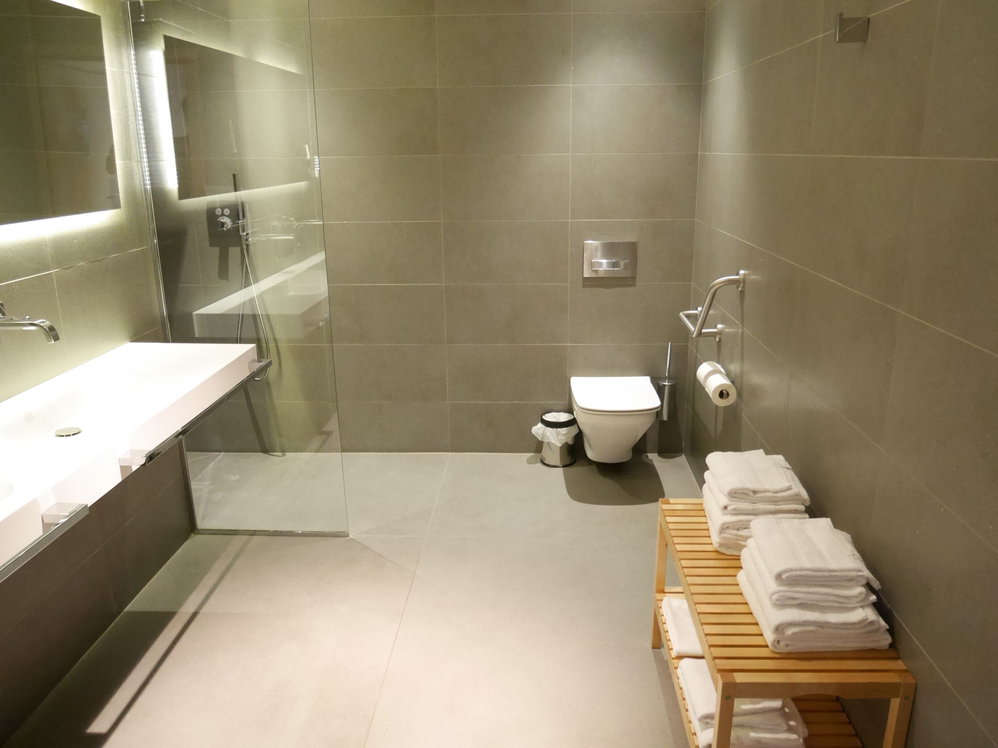 Le Chat Qui Dort-Suites