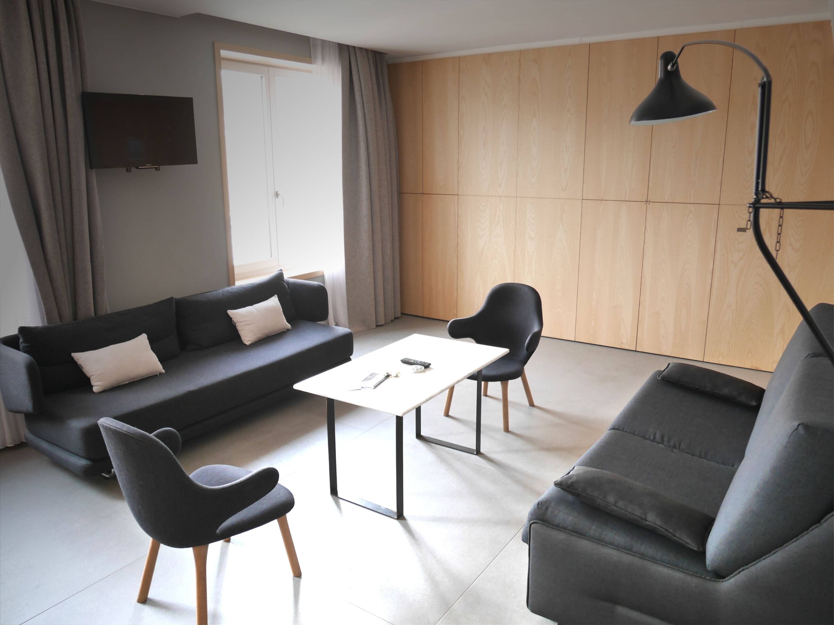 Le Chat Qui Dort-Suites