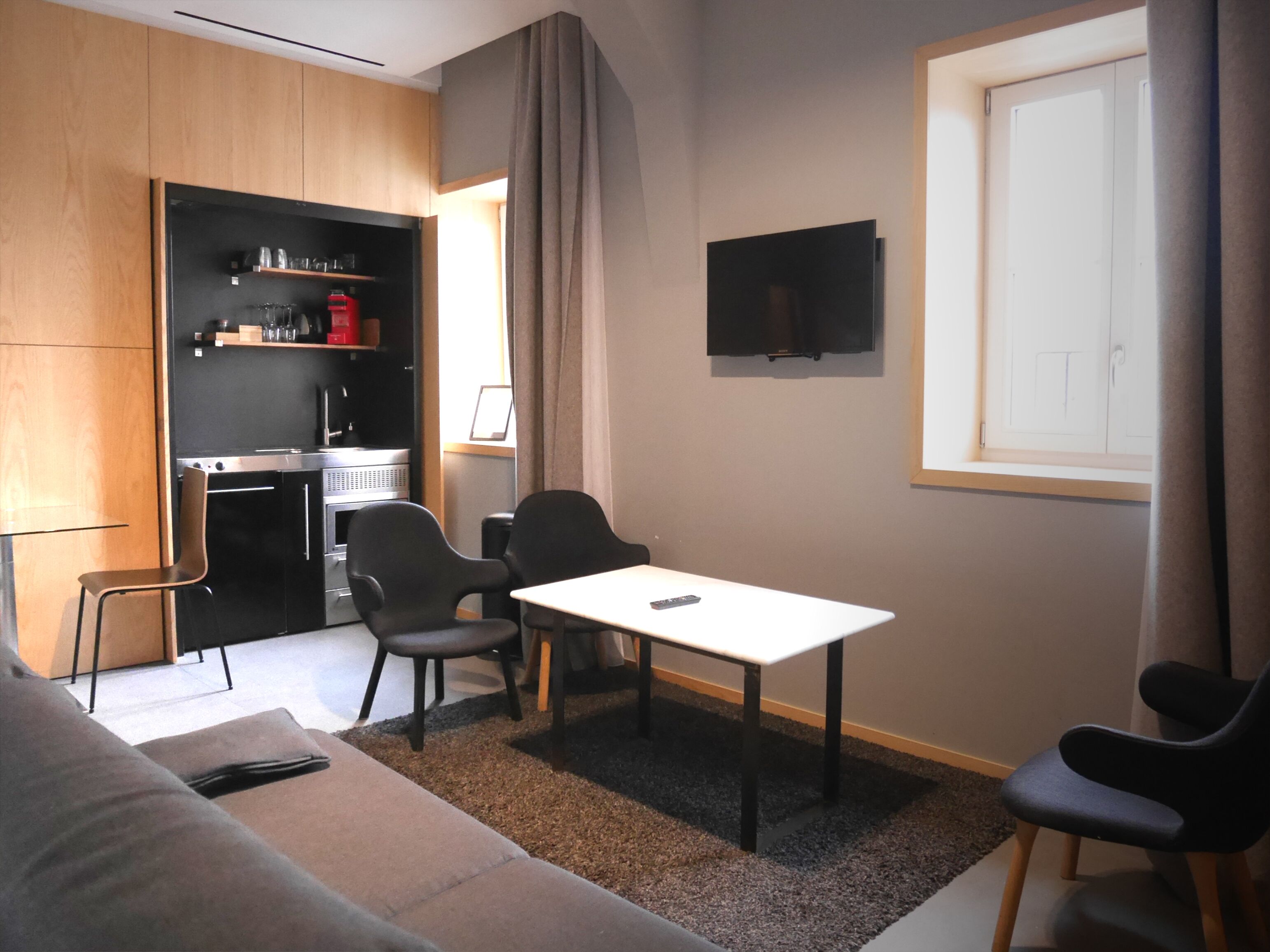 Le Chat Qui Dort-Suites