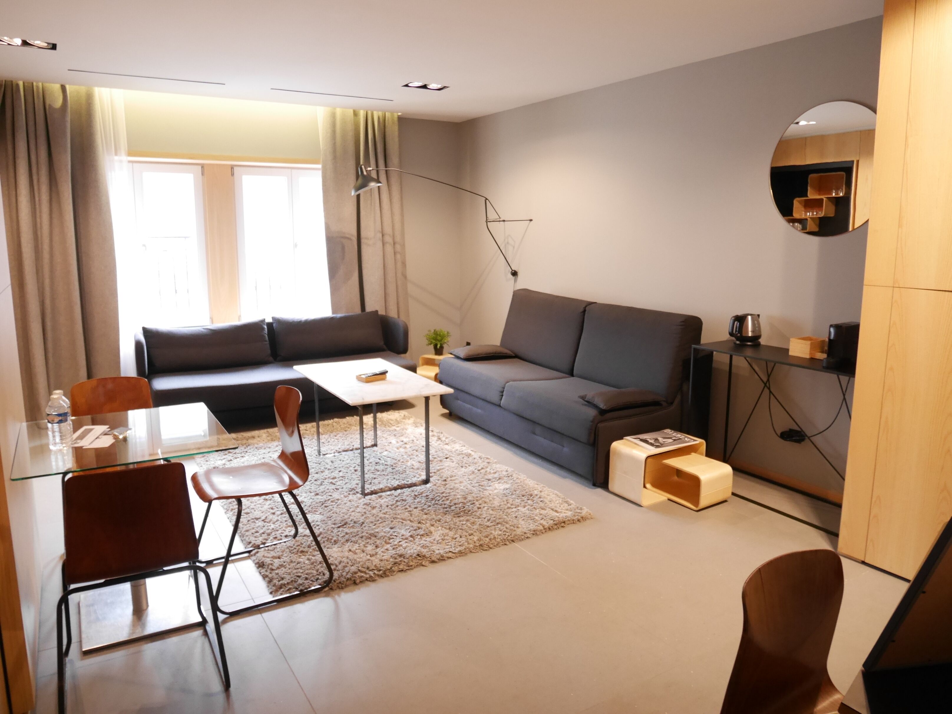 Le Chat Qui Dort-Suites