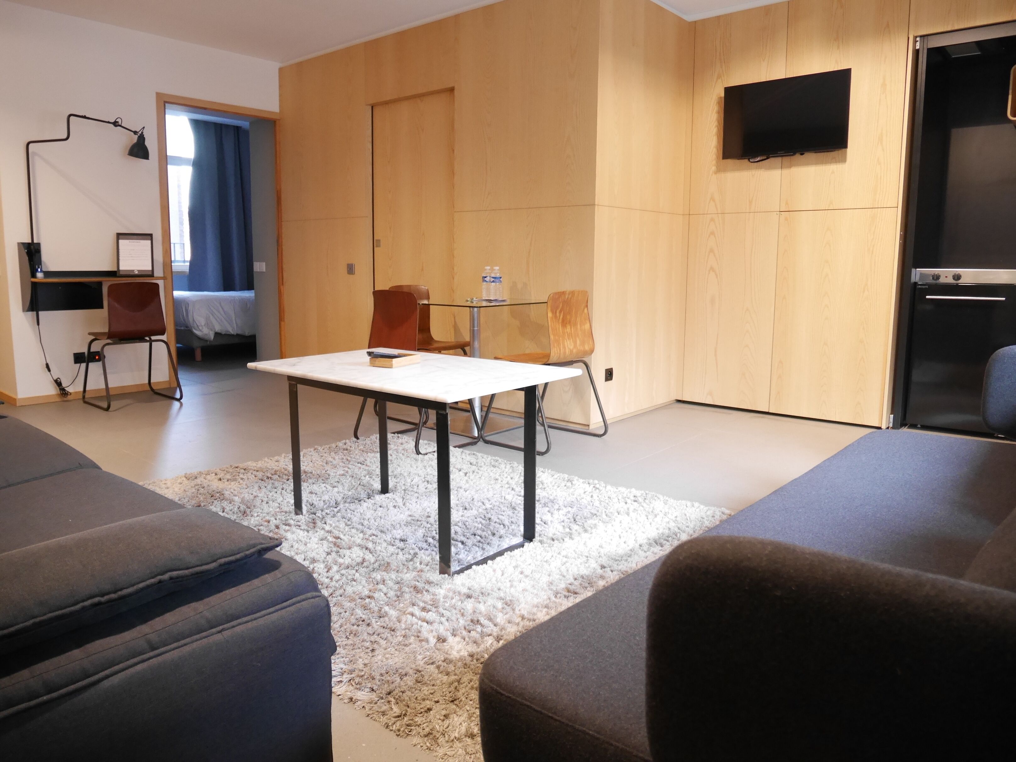 Le Chat Qui Dort-Suites