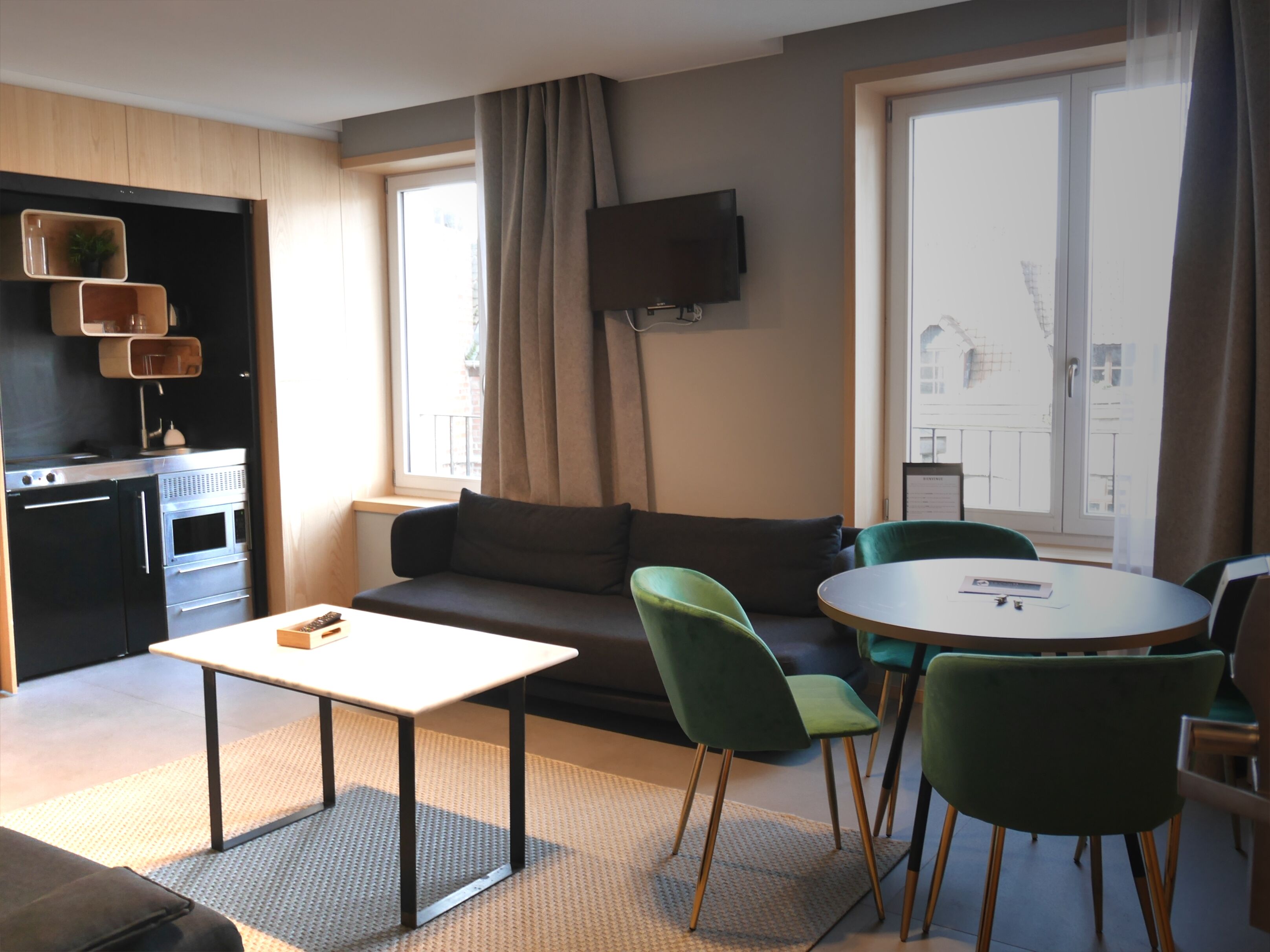 Le Chat Qui Dort-Suites