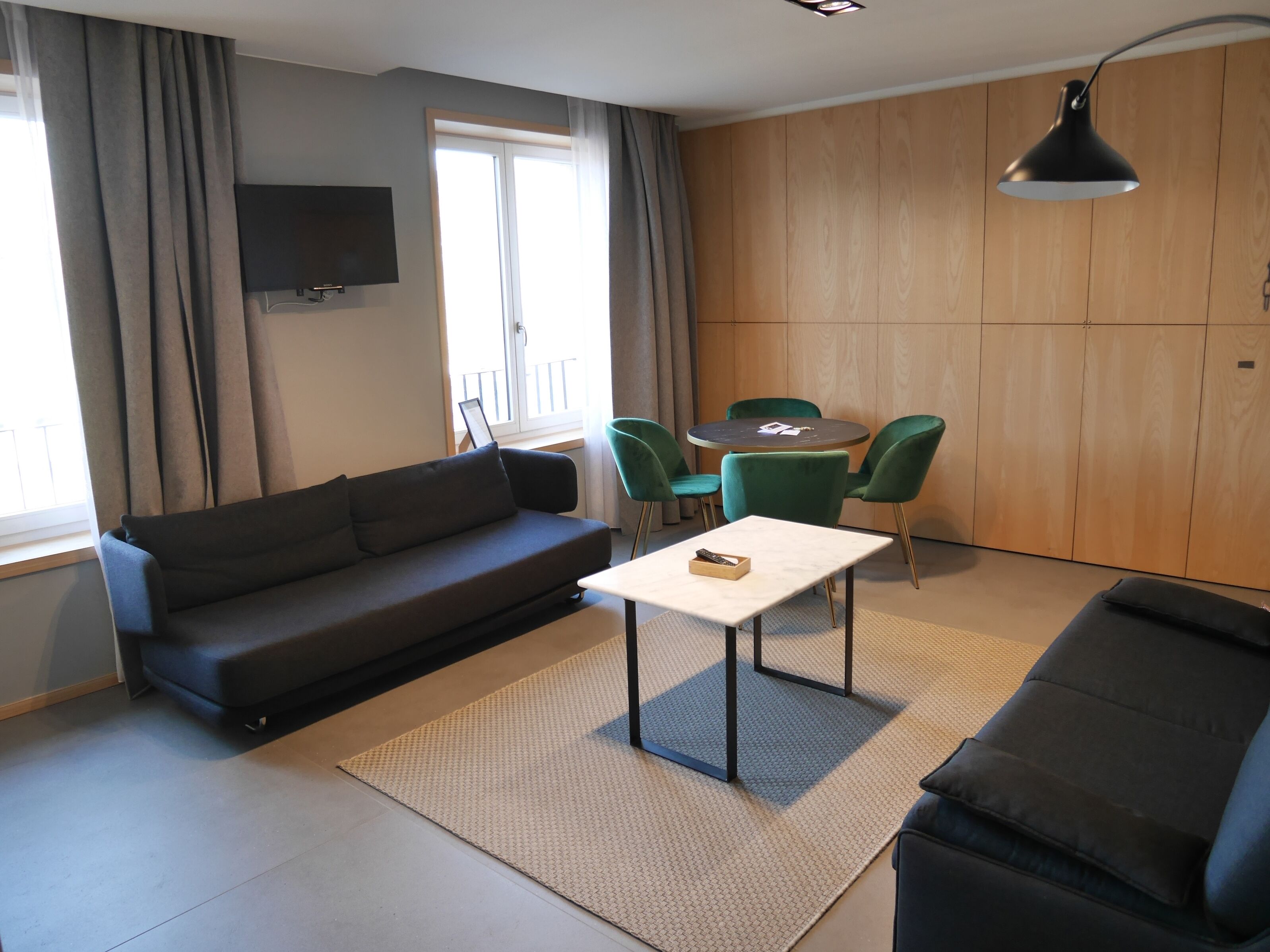 Le Chat Qui Dort-Suites