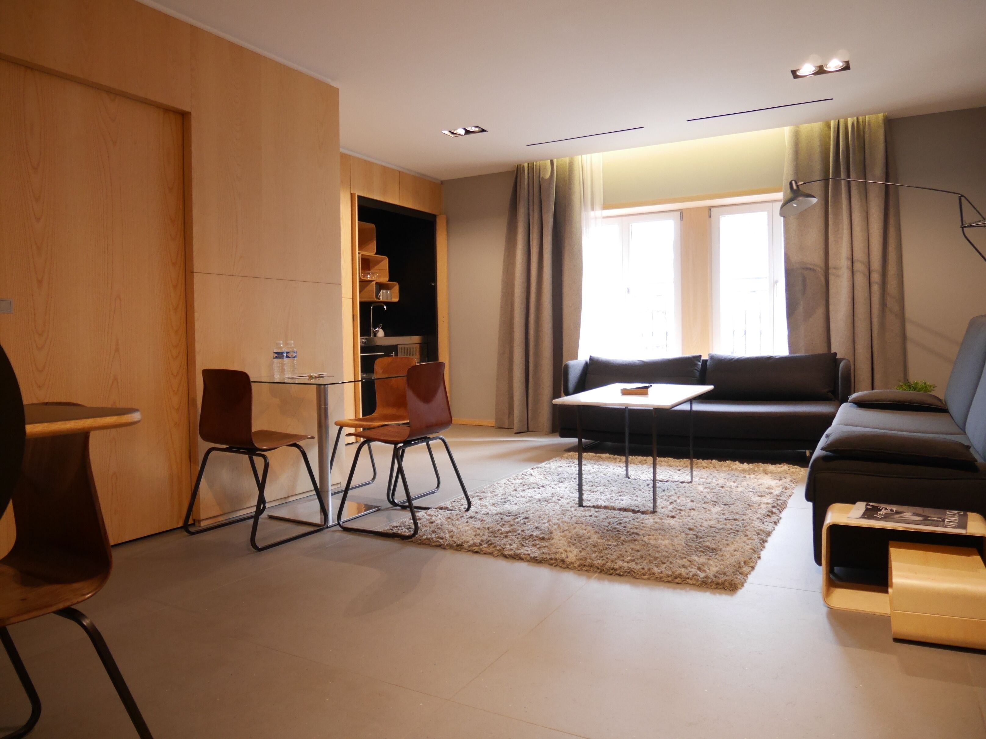 Le Chat Qui Dort-Suites