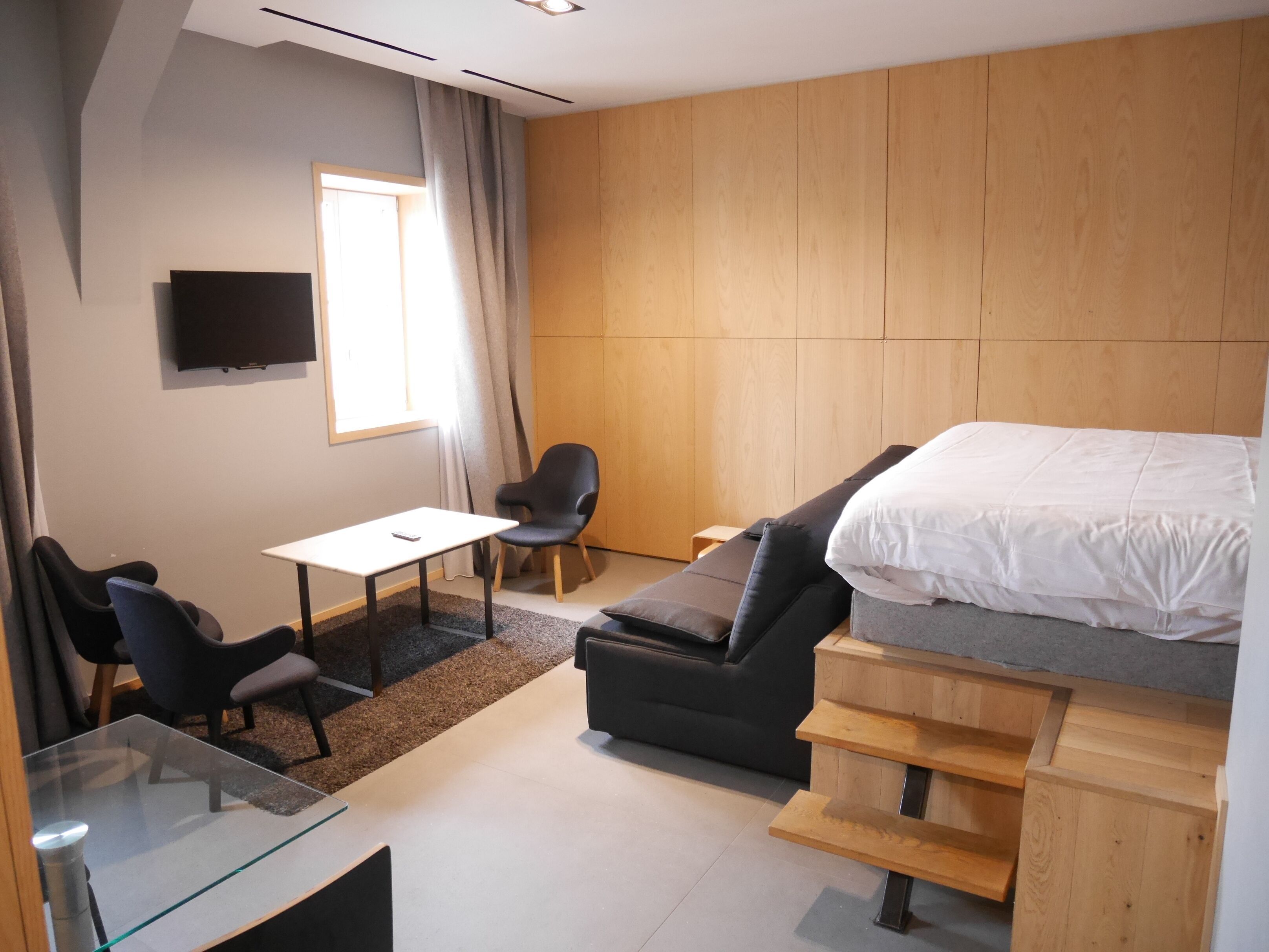 Le Chat Qui Dort-Suites