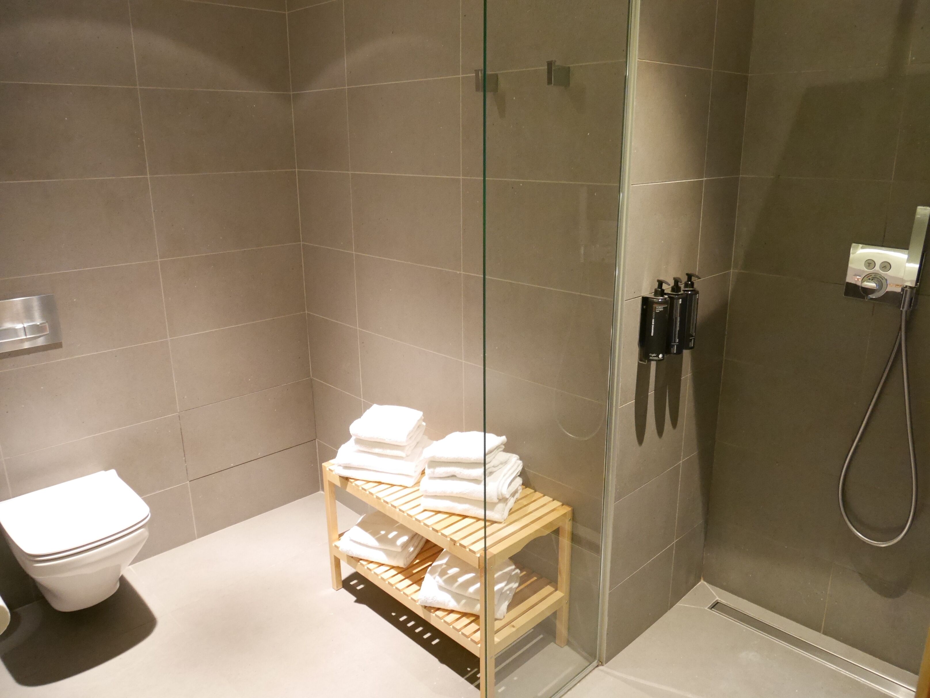 Le Chat Qui Dort-Suites