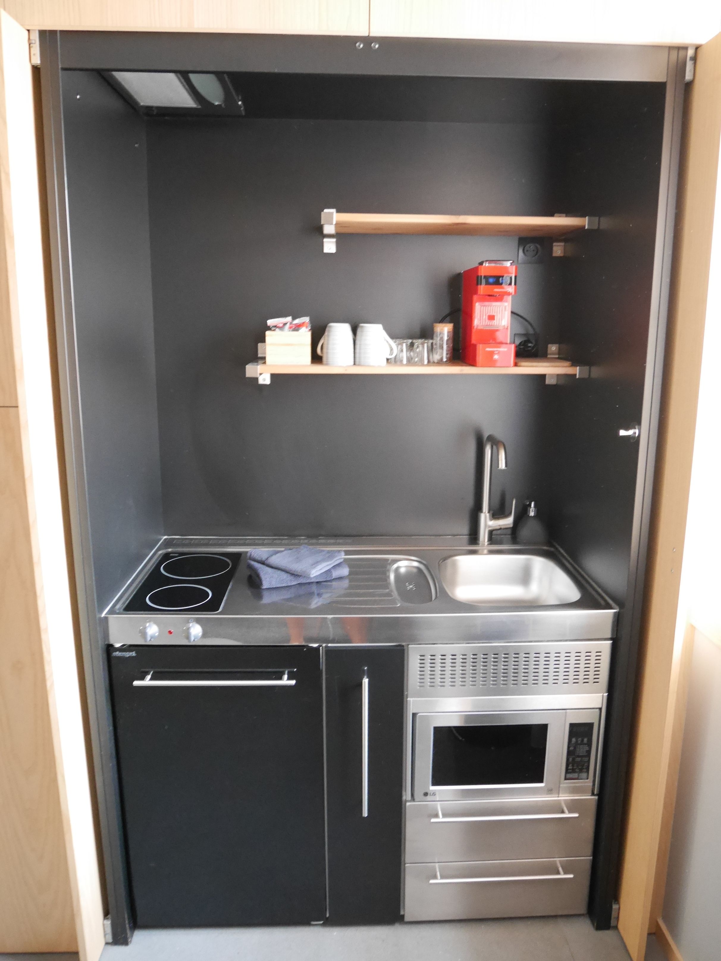 Le Chat Qui Dort-Suites