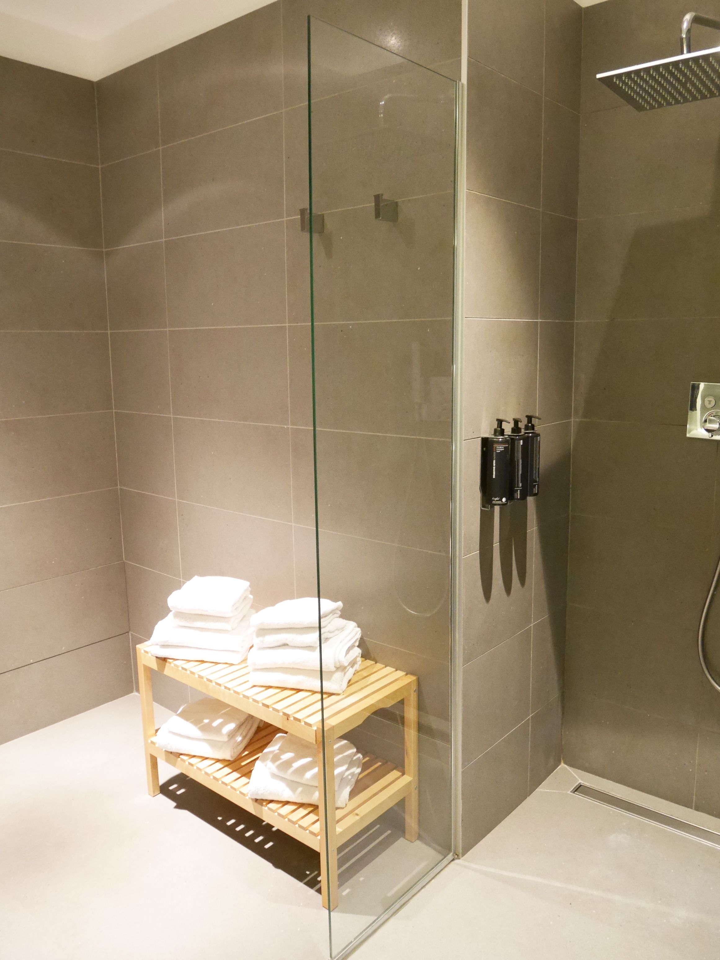 Le Chat Qui Dort-Suites