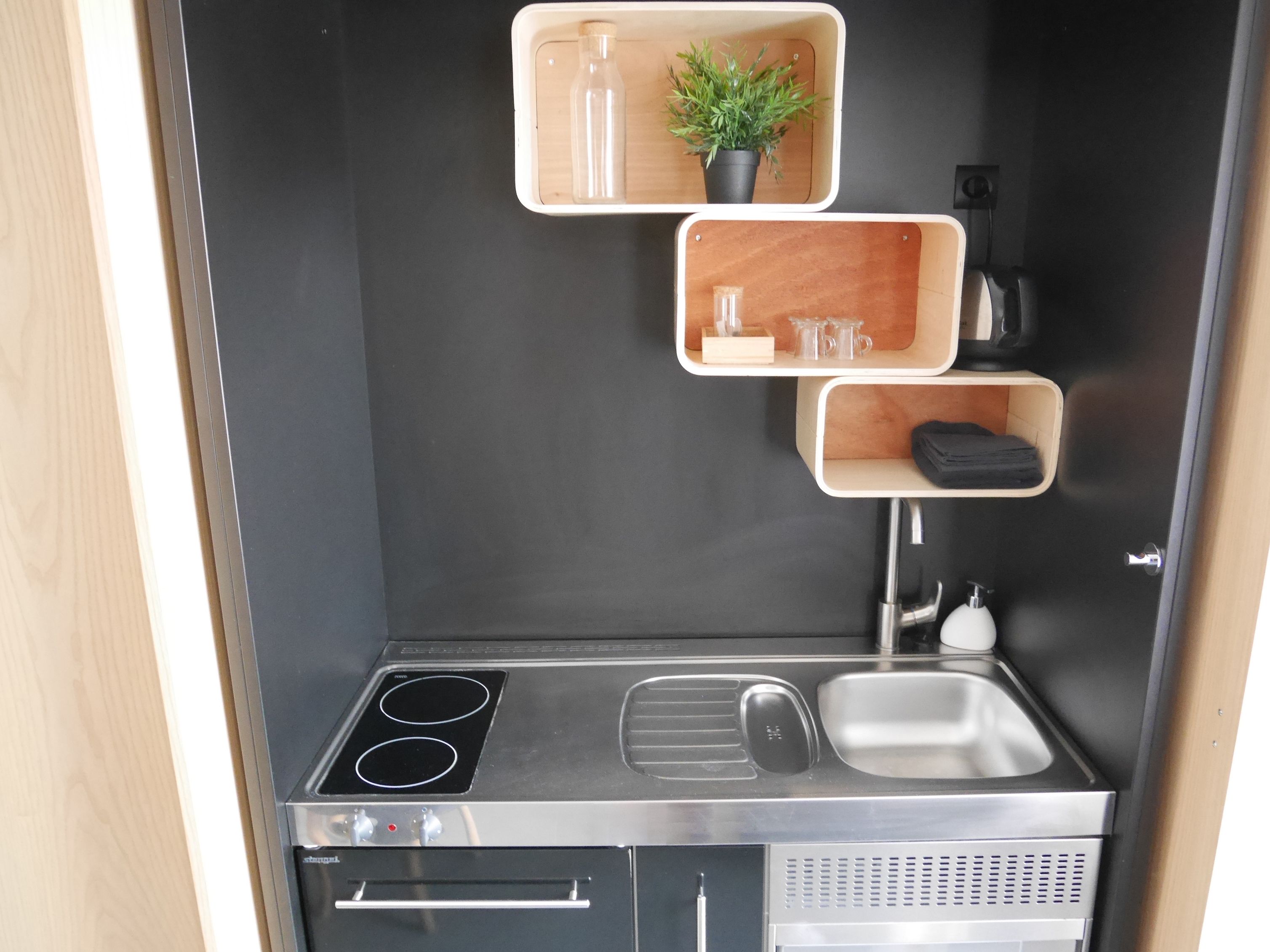 Le Chat Qui Dort-Suites