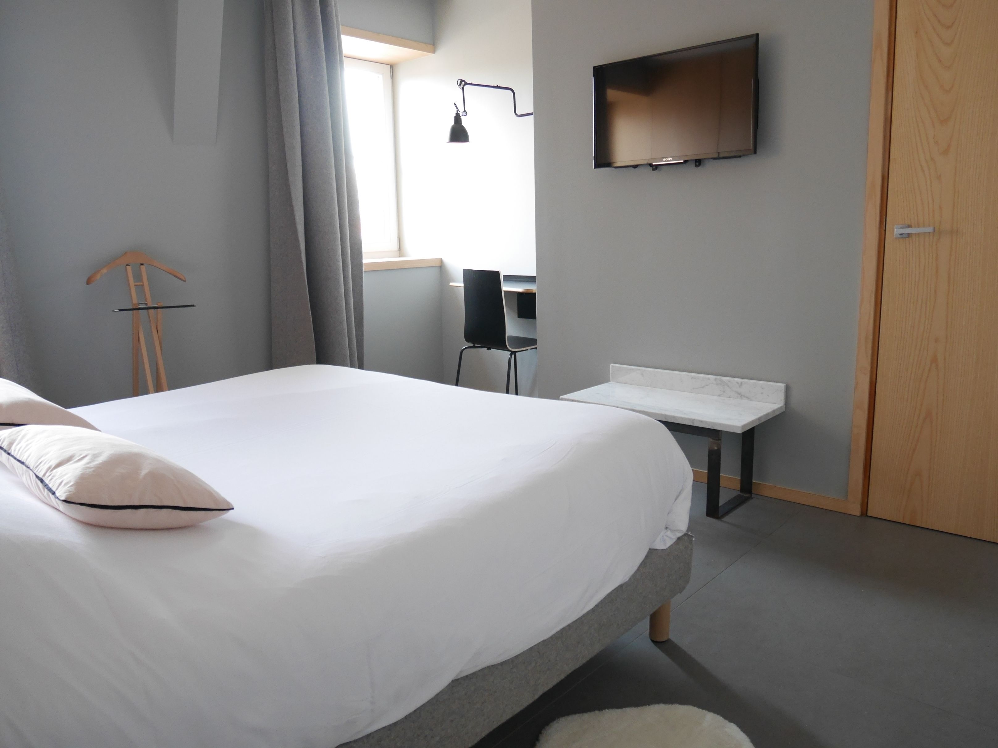 Le Chat Qui Dort-Suites