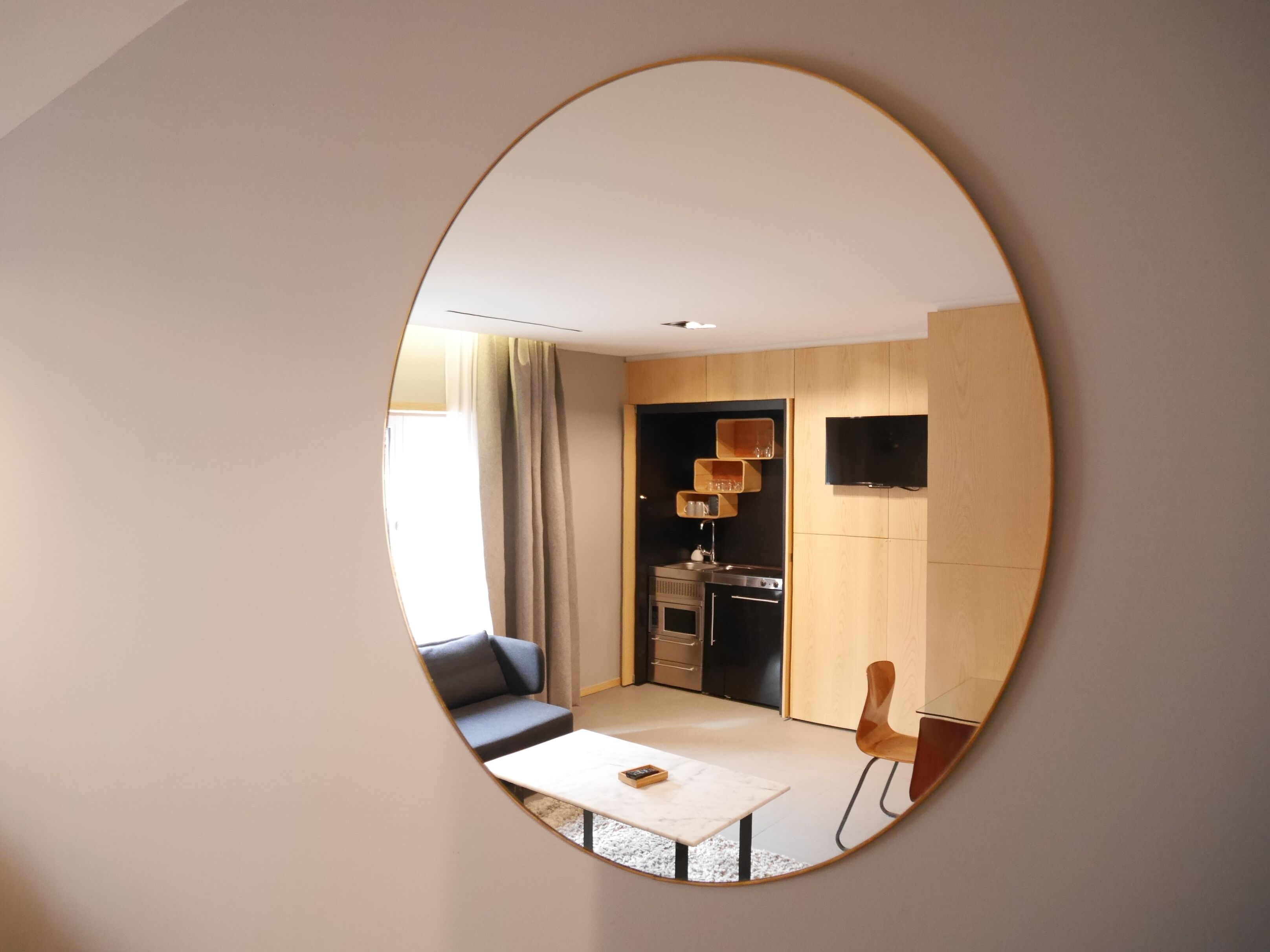 Le Chat Qui Dort-Suites