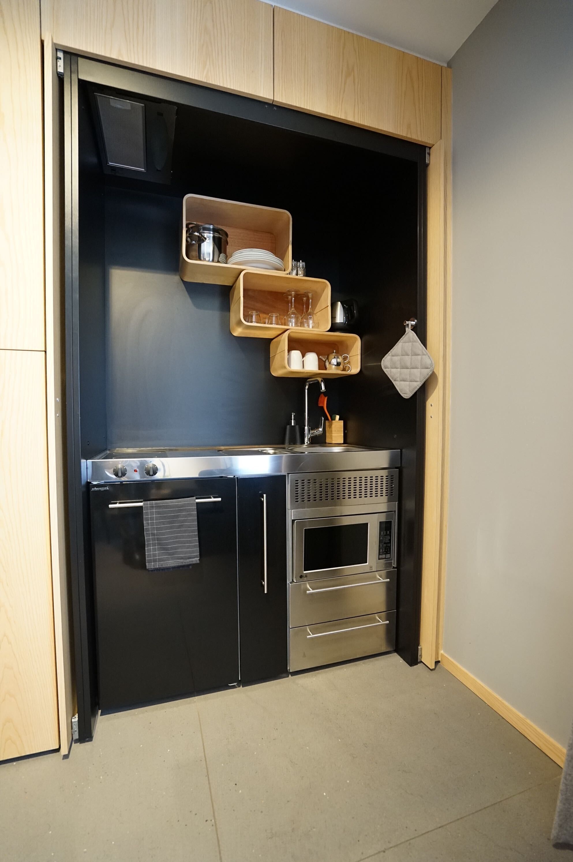 Le Chat Qui Dort-Suites