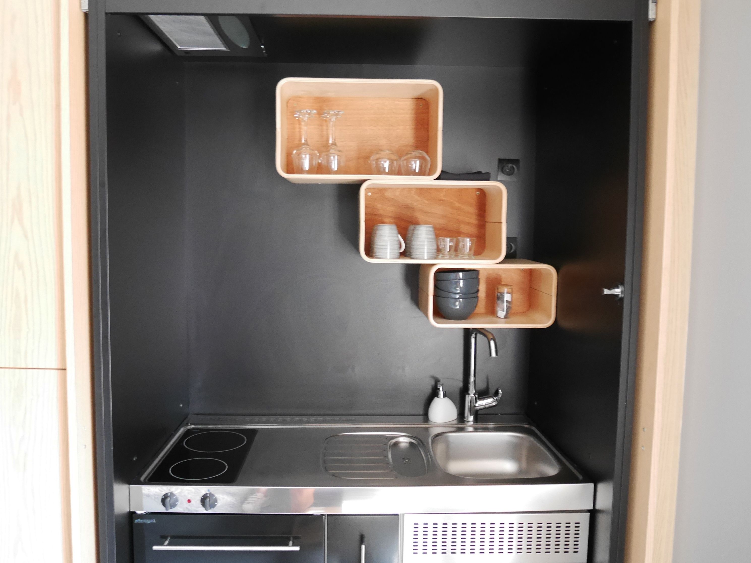 Le Chat Qui Dort-Suites