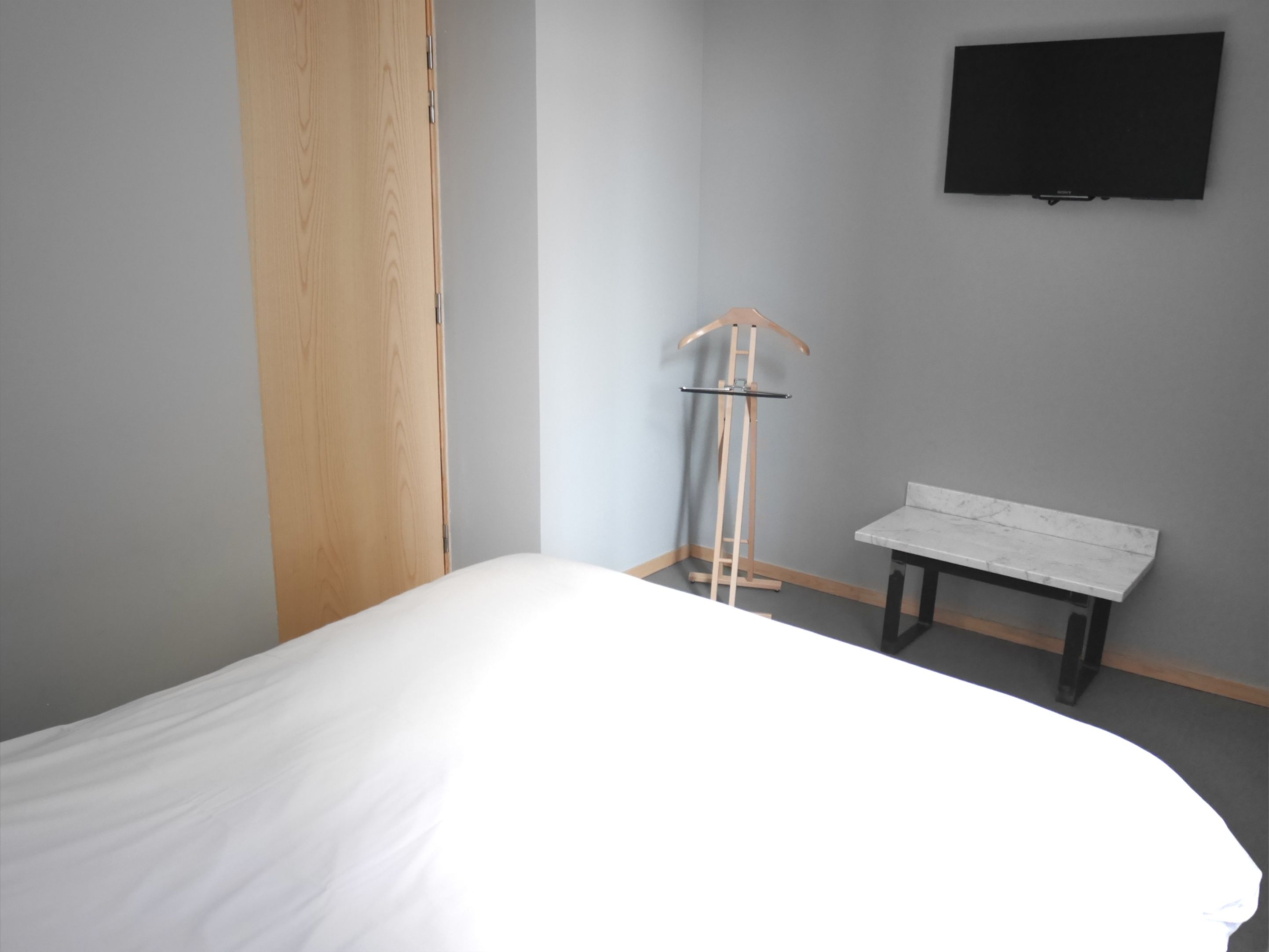 Le Chat Qui Dort-Suites