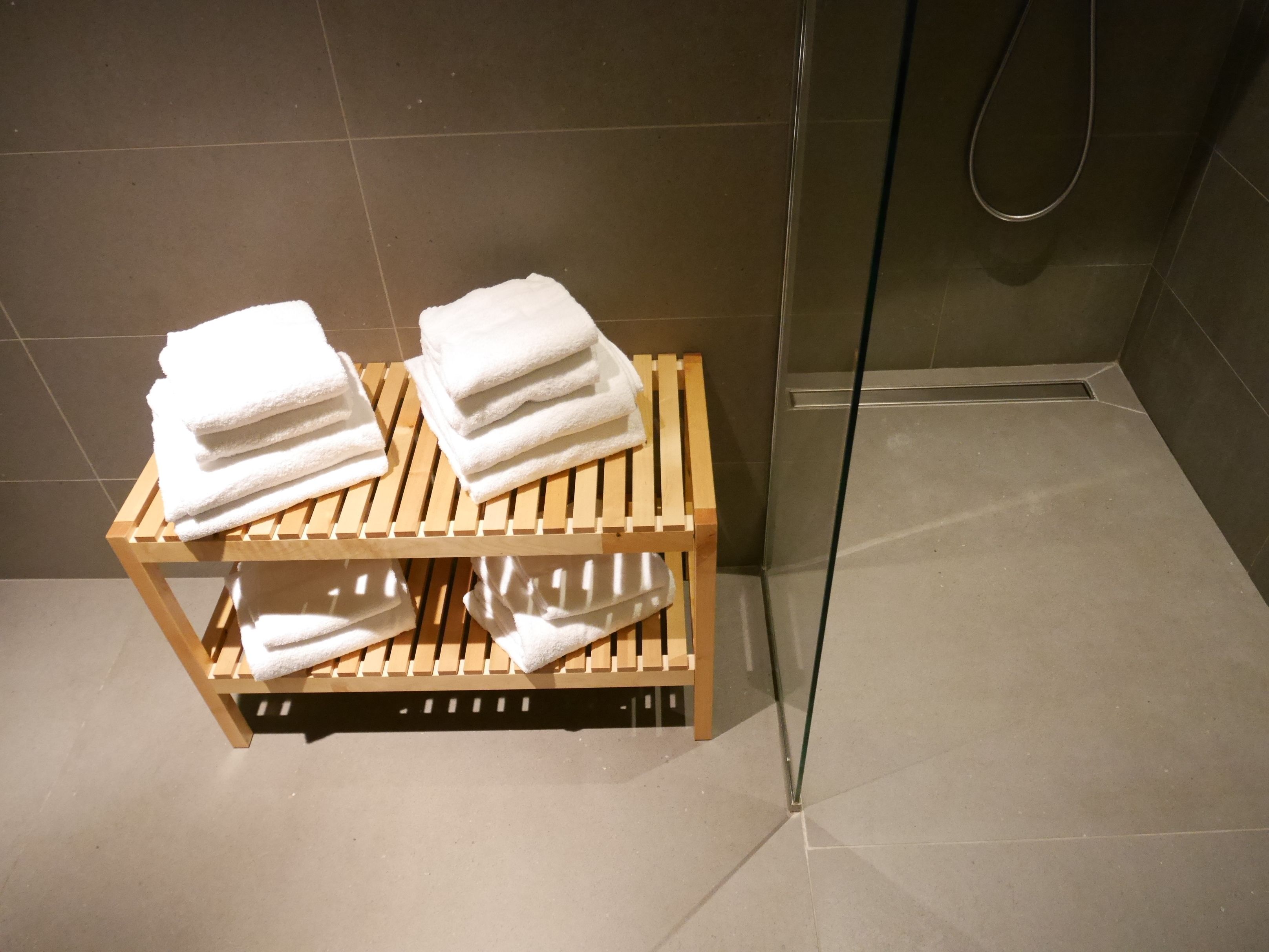 Le Chat Qui Dort-Suites