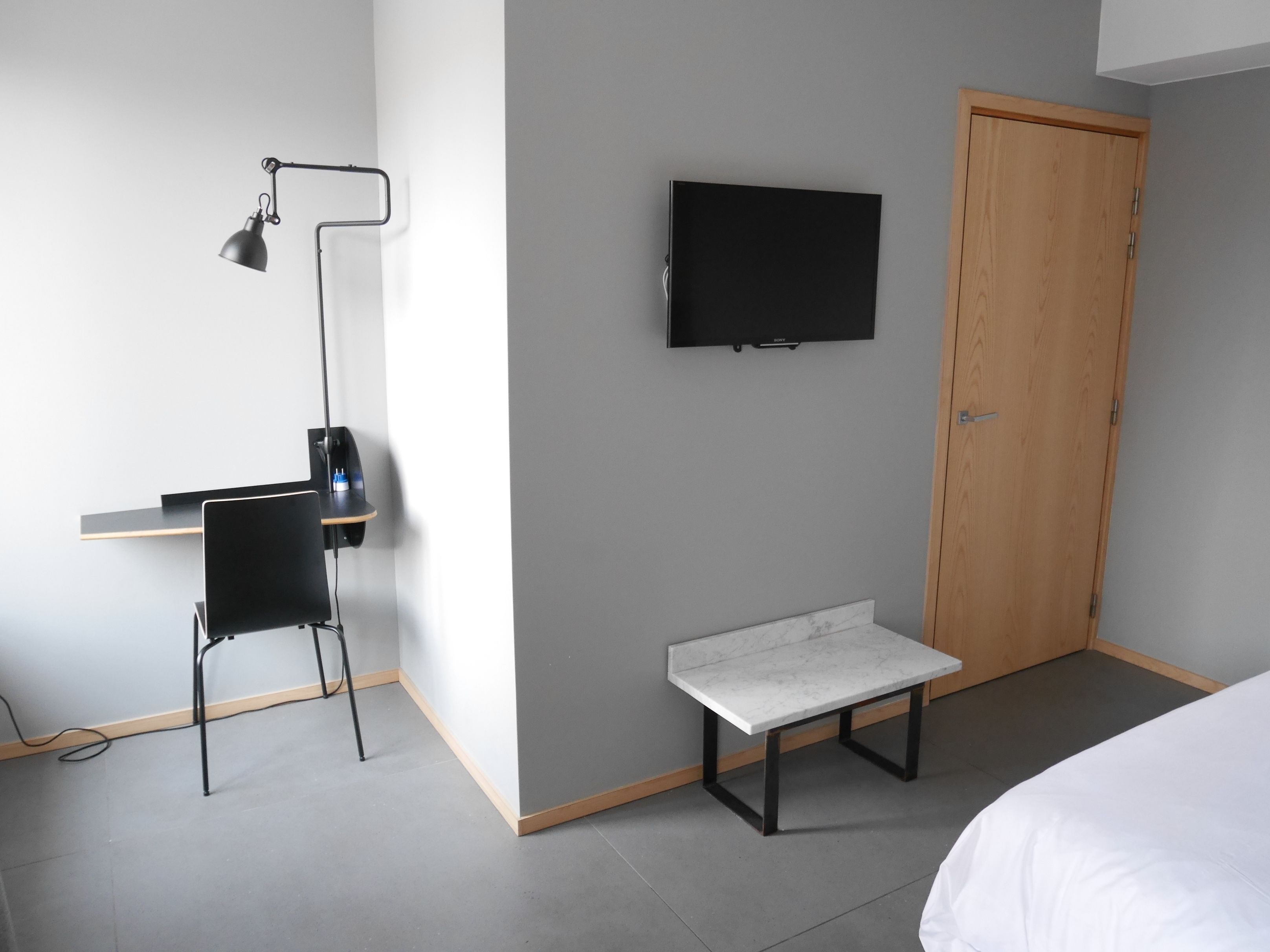 Le Chat Qui Dort-Suites