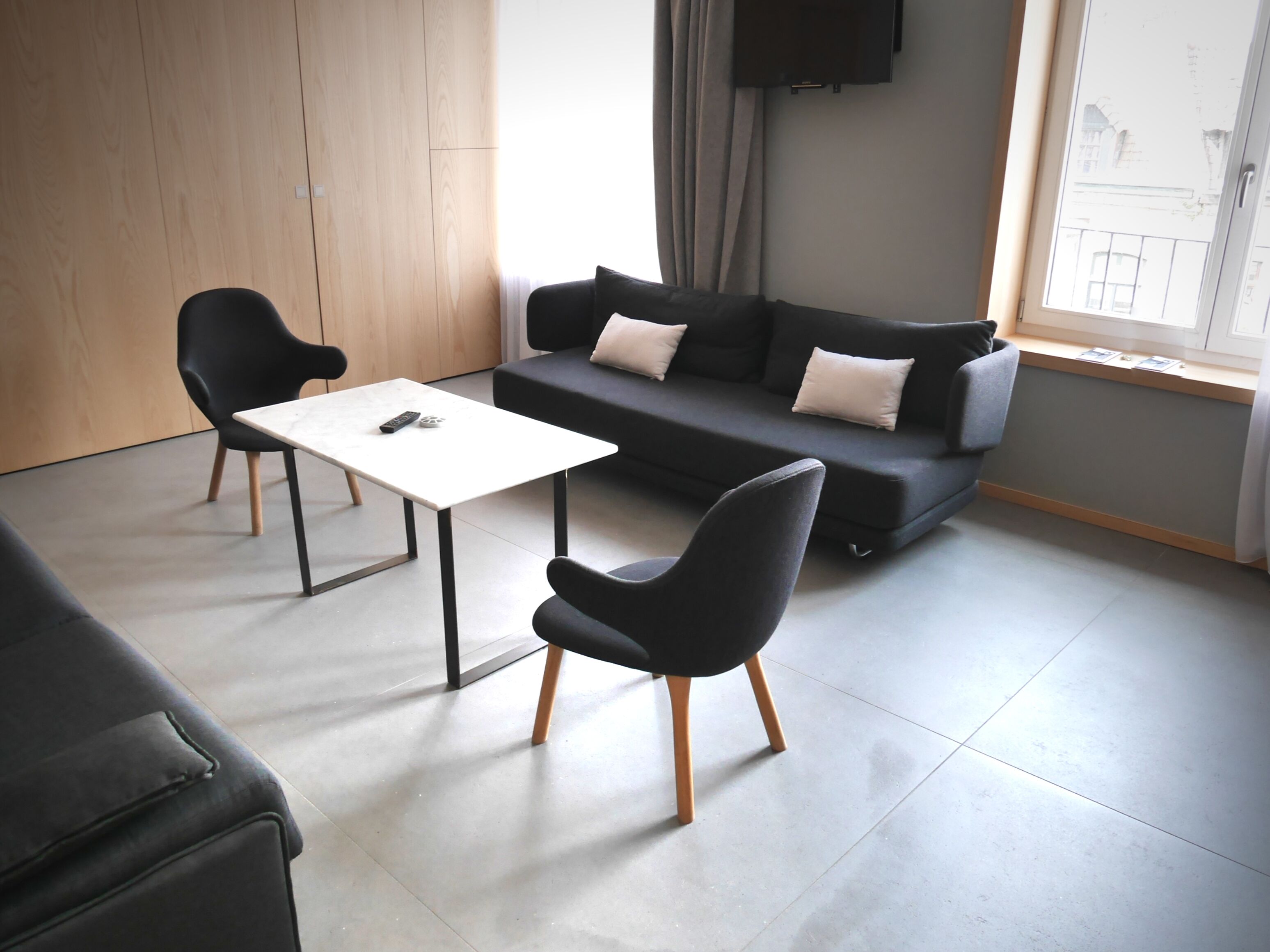 Le Chat Qui Dort-Suites