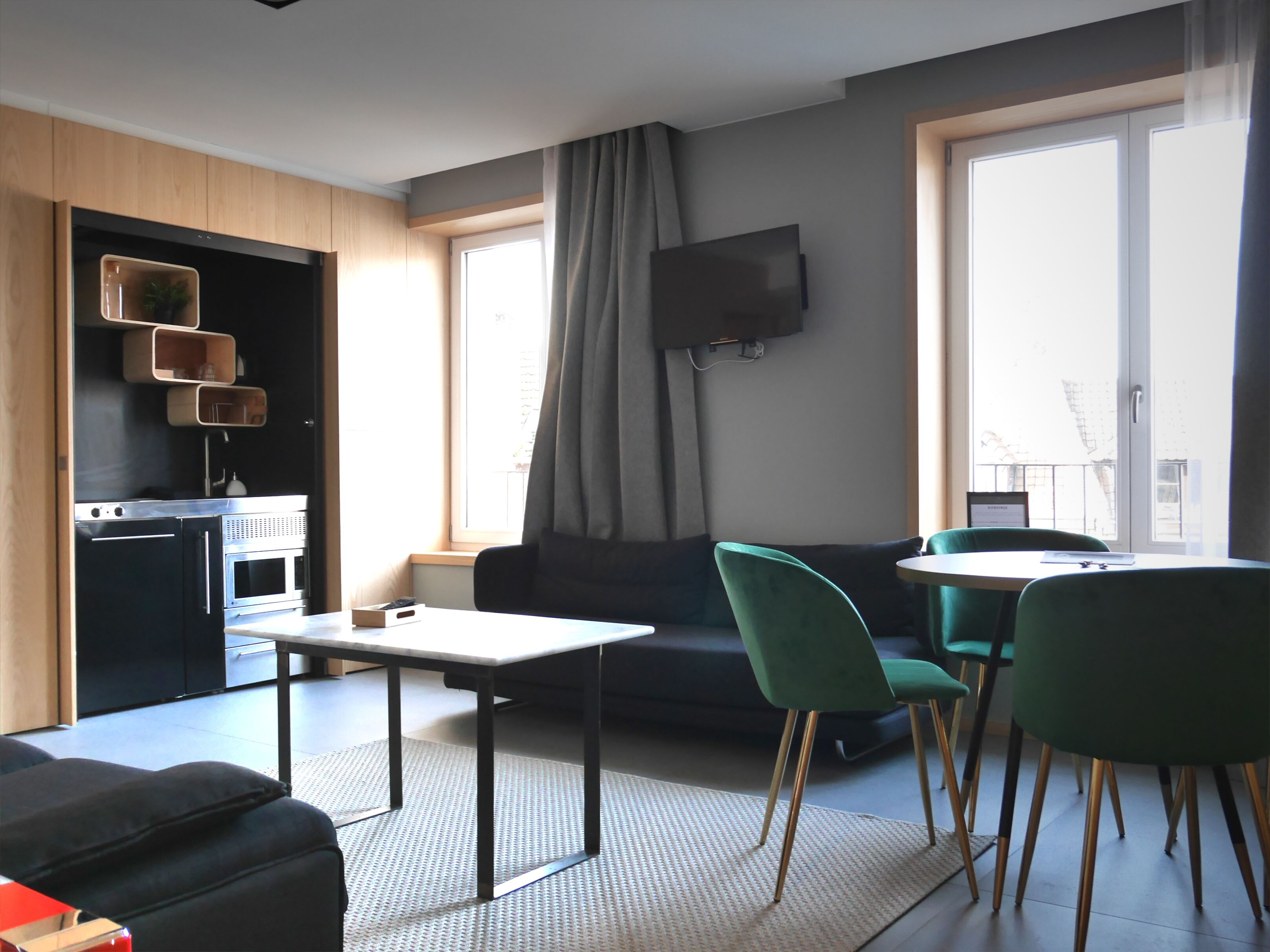 Le Chat Qui Dort-Suites