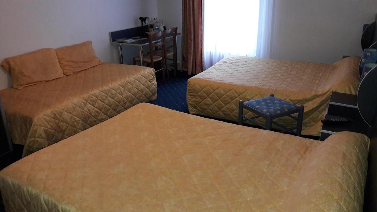 Hotel Logis De La Barque