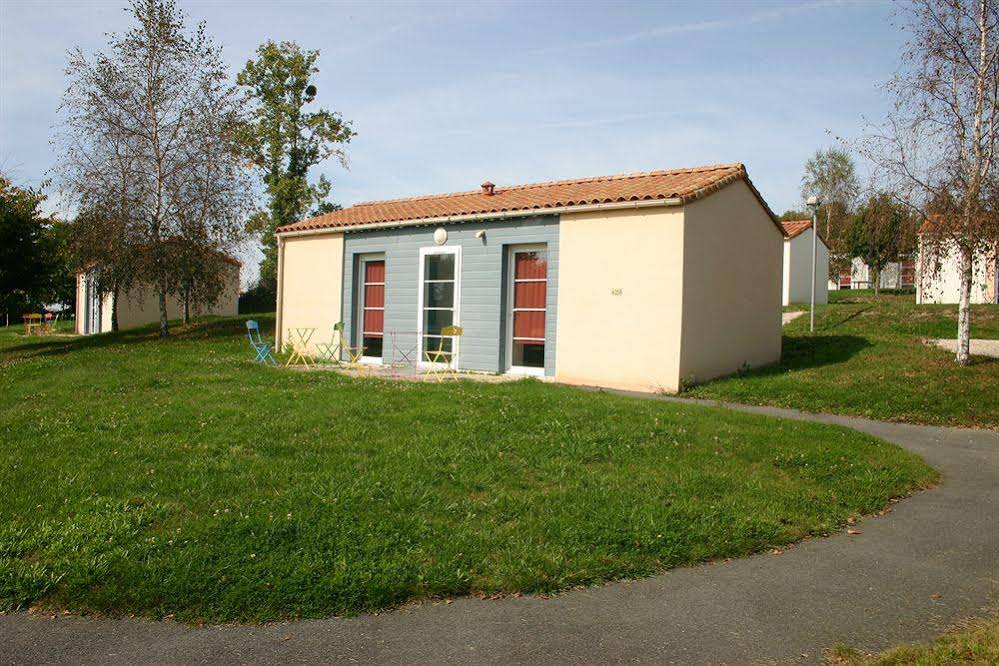 Adonis Les Epesses by Olydea