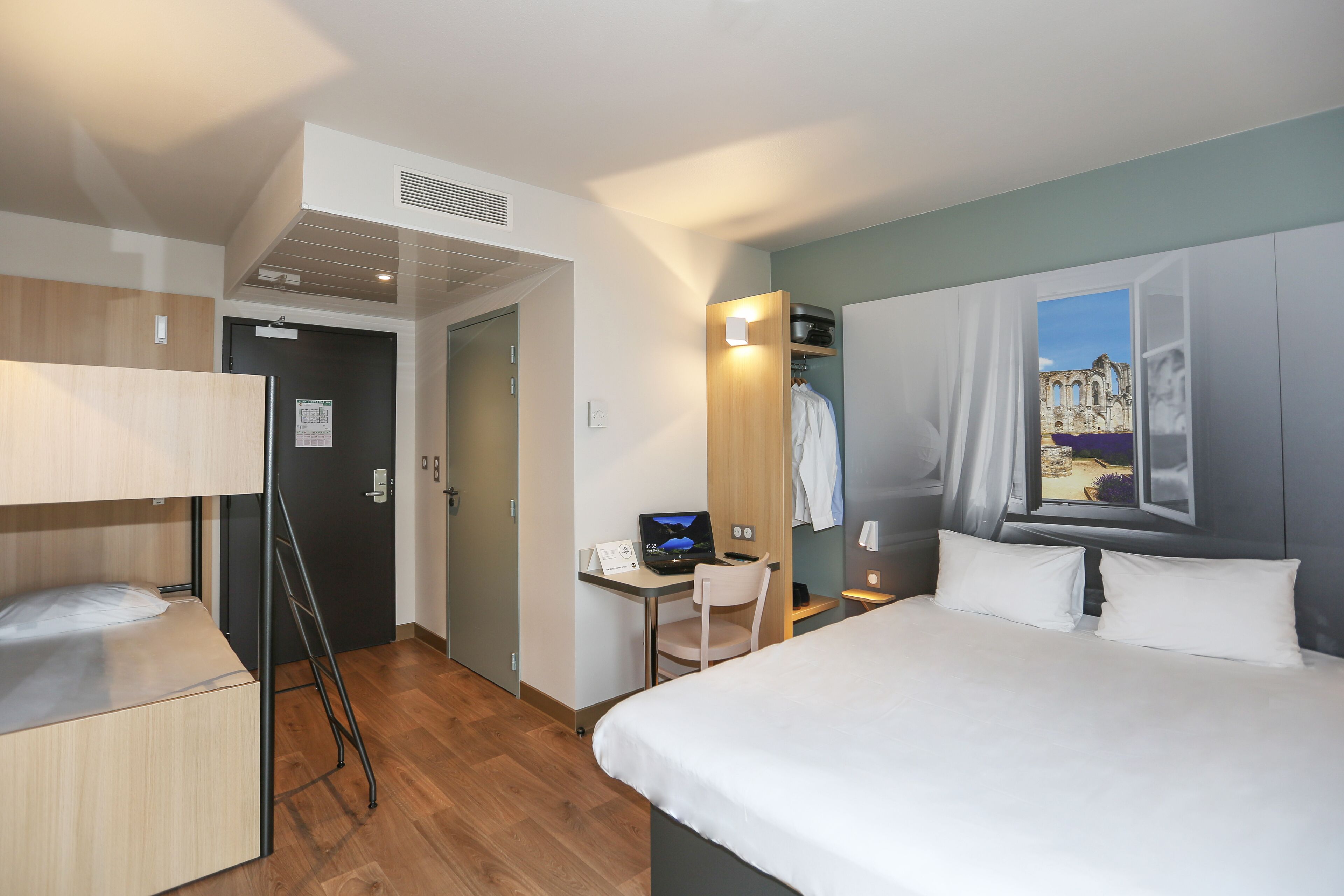 B&B Hotel LES HERBIERS