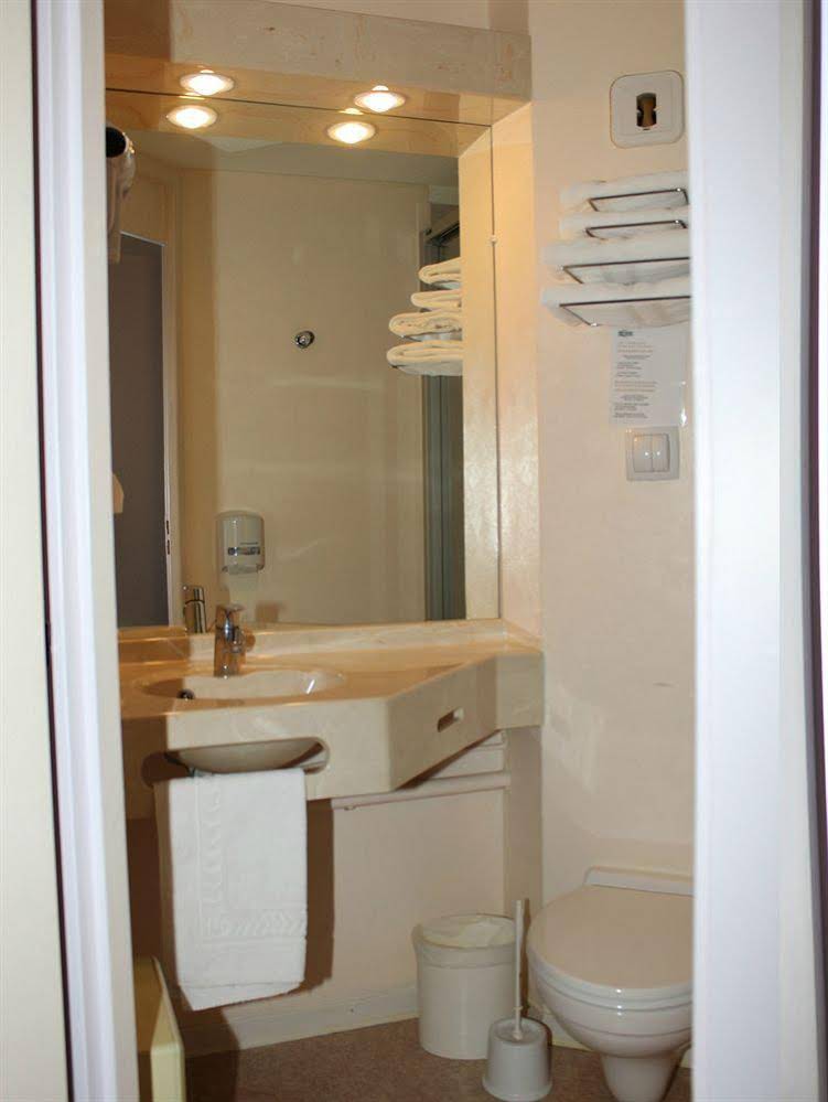 Brit Hotel Les Evens