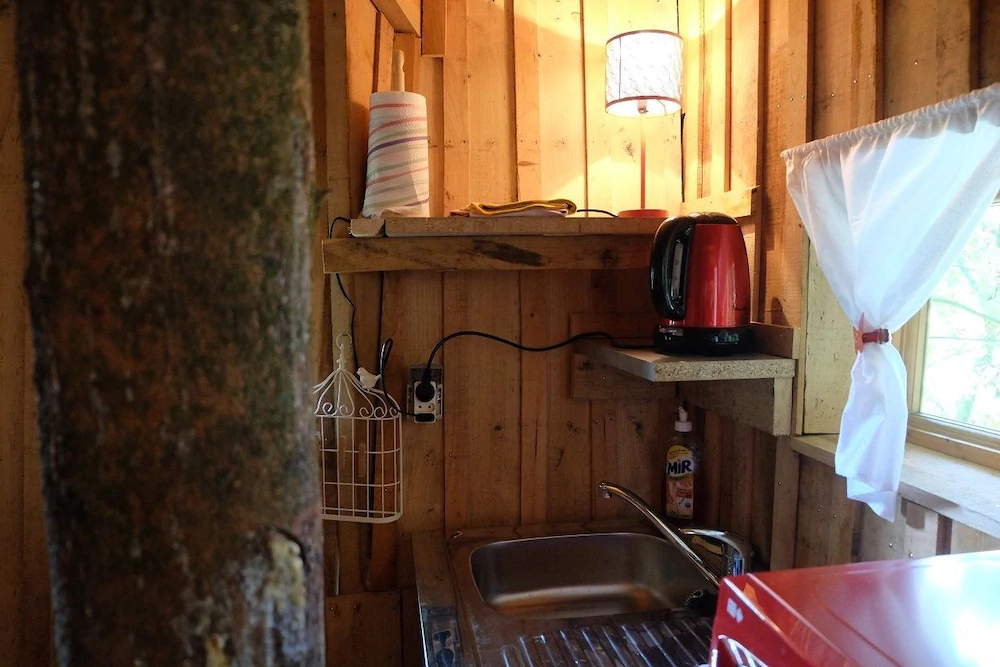 Cabane Dans Les Arbres - Le Nid Dans Le Chêne Cabane Dans Les Arbres - Le Nid Dans Le Chêne