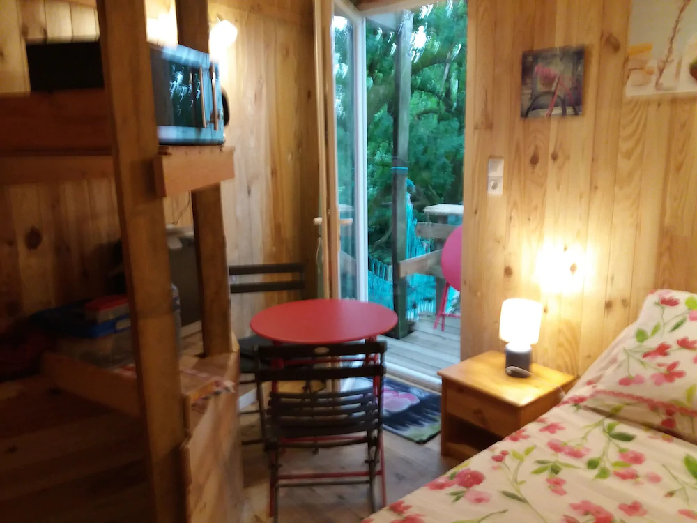 Cabane Dans Les Arbres - Le Nid Dans Le Chêne Cabane Dans Les Arbres - Le Nid Dans Le Chêne