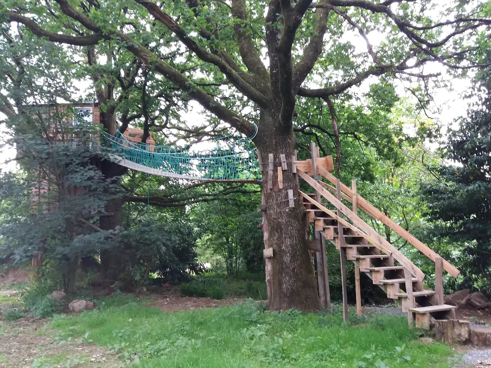 Cabane Dans Les Arbres - Le Nid Dans Le Chêne Cabane Dans Les Arbres - Le Nid Dans Le Chêne