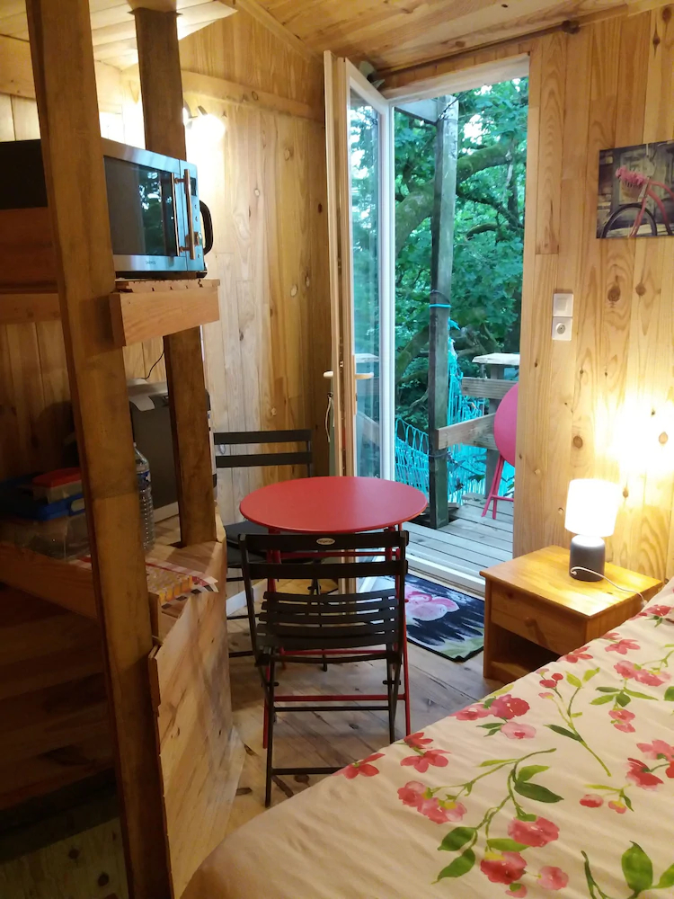 Cabane Dans Les Arbres - Le Nid Dans Le Chêne Cabane Dans Les Arbres - Le Nid Dans Le Chêne