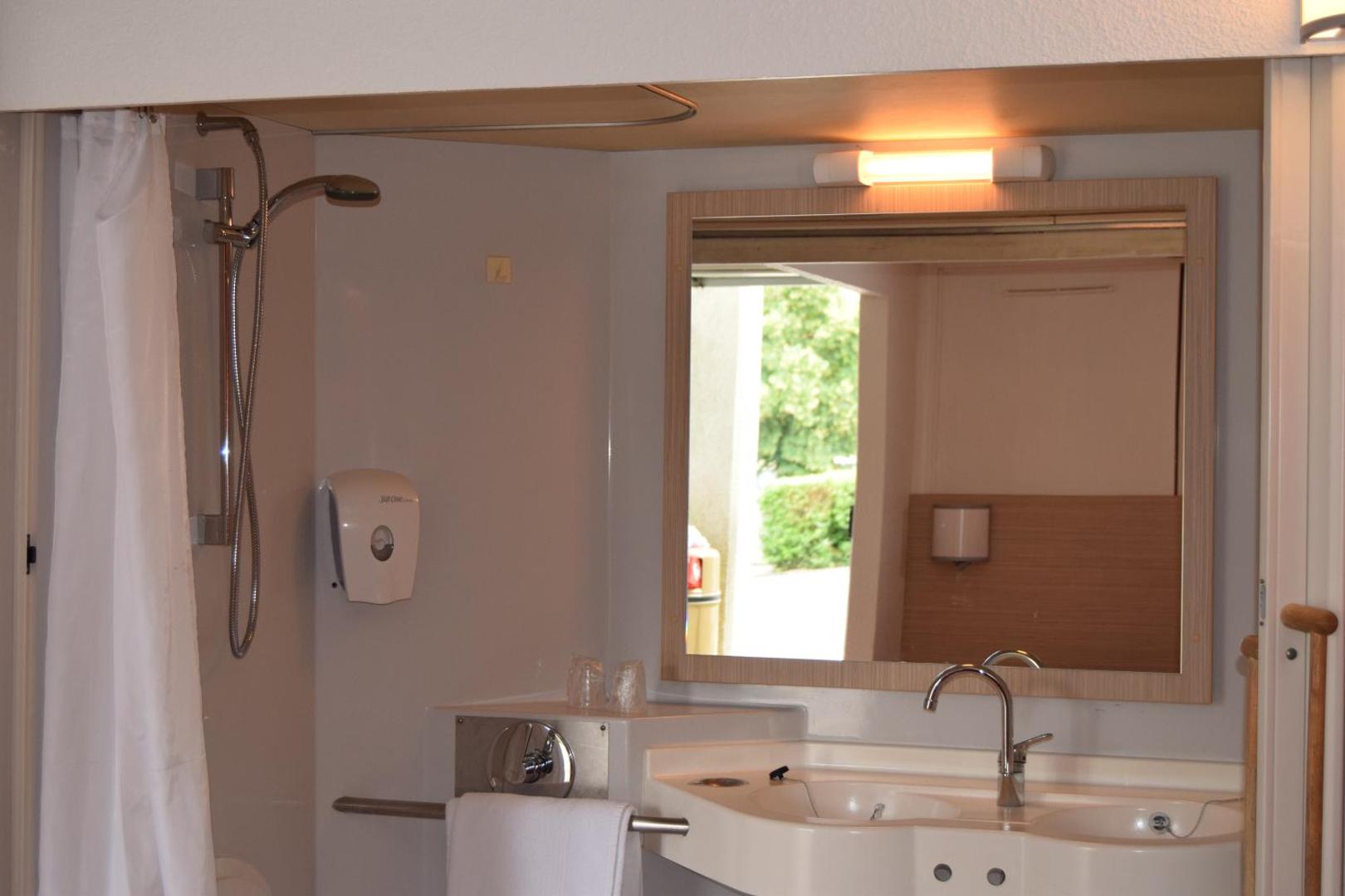 Première Classe Creil - Villers Saint Paul