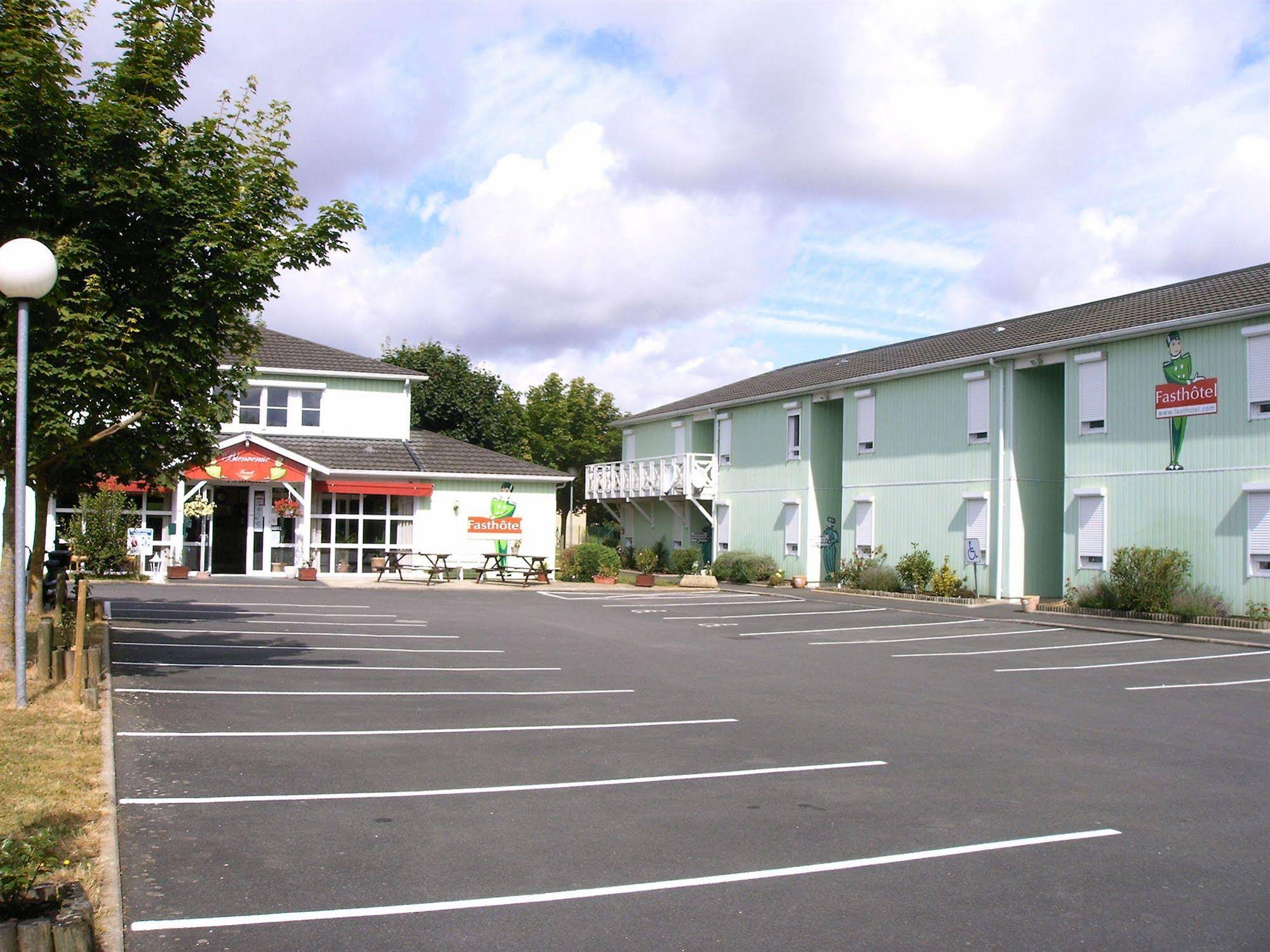 Brit Hotel Essentiel Poitiers – Gare du Futuroscope