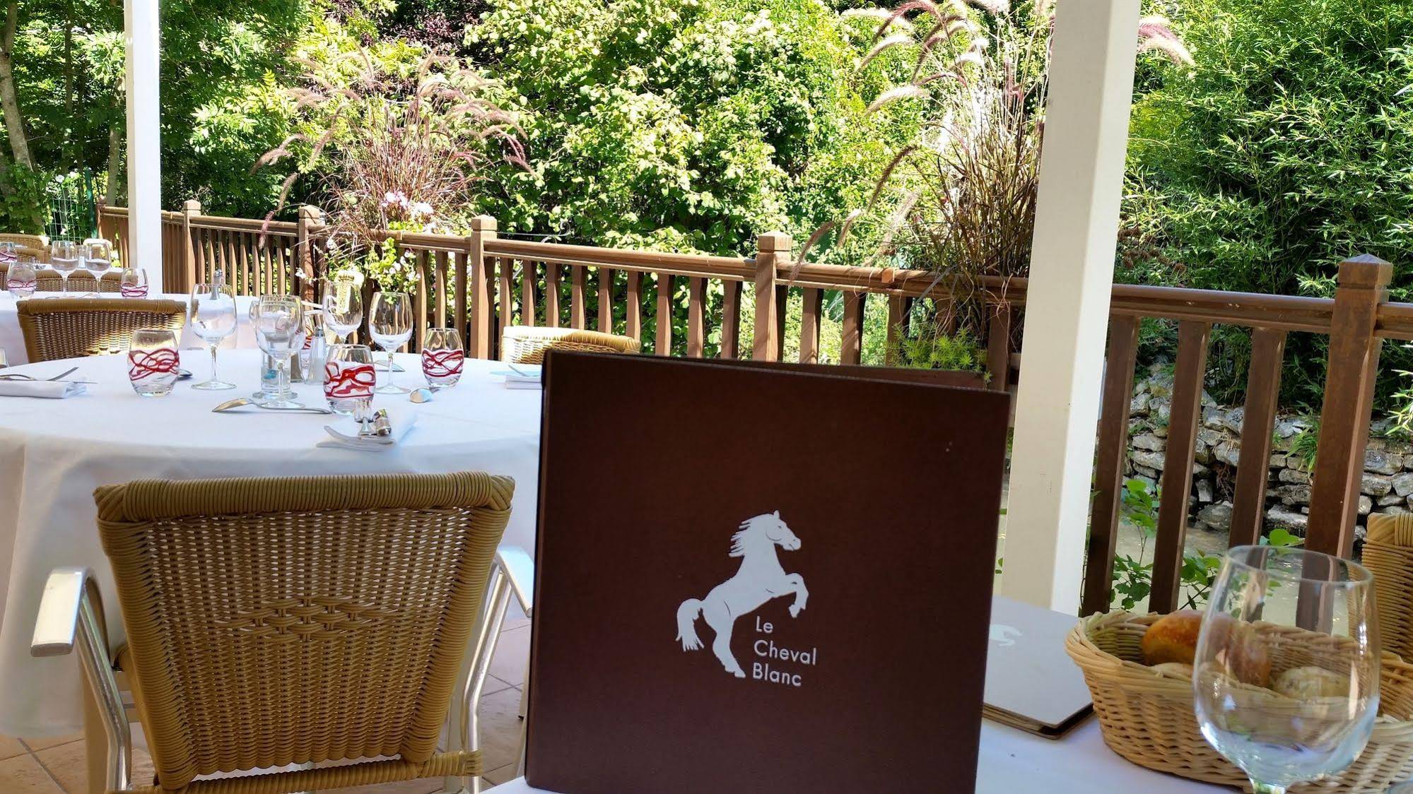 Le Cheval Blanc et Clovis