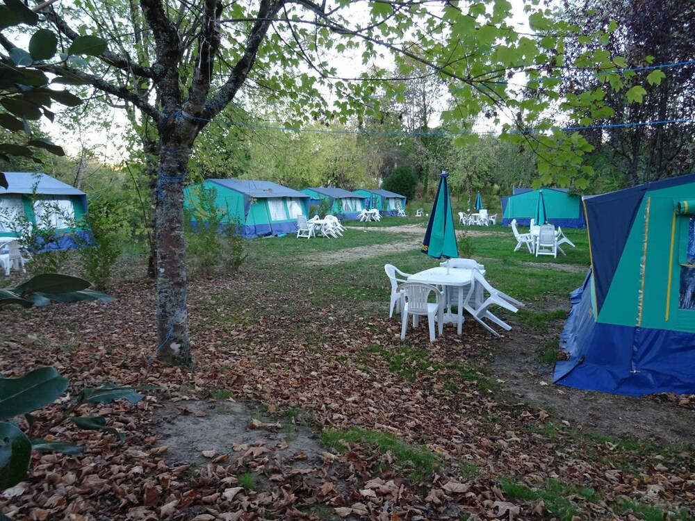 Camping Le Repaire - Tente Aménagée