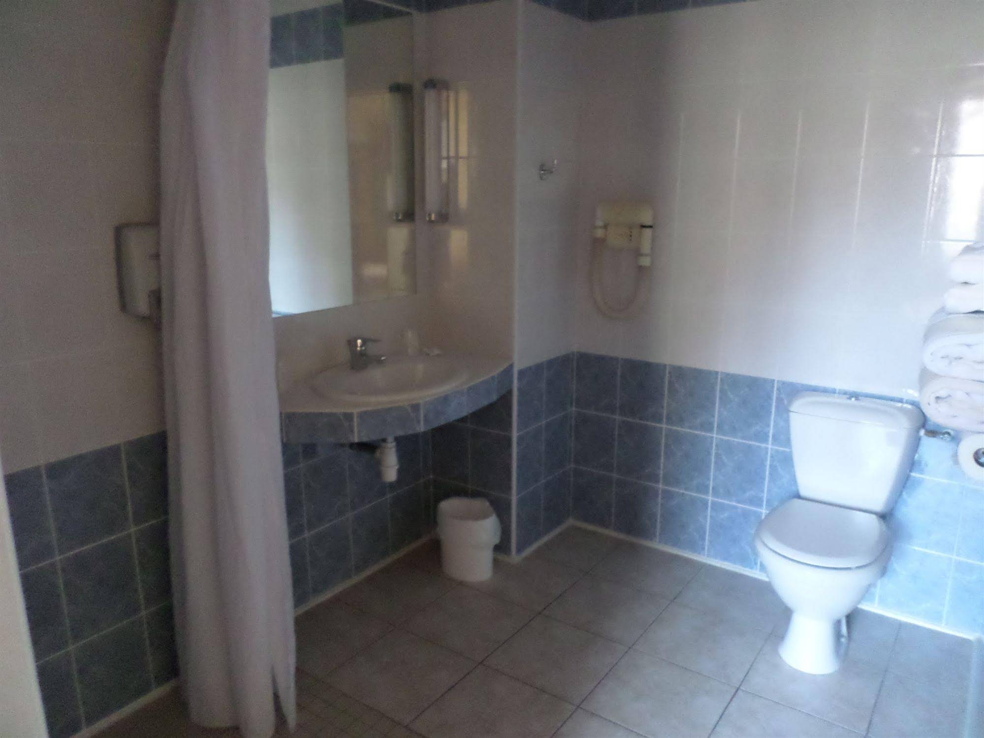 Brit Hotel Acacias