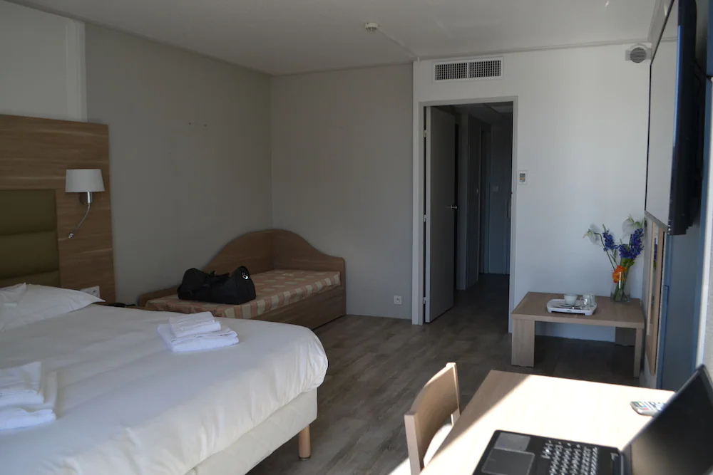 Yes Hotel