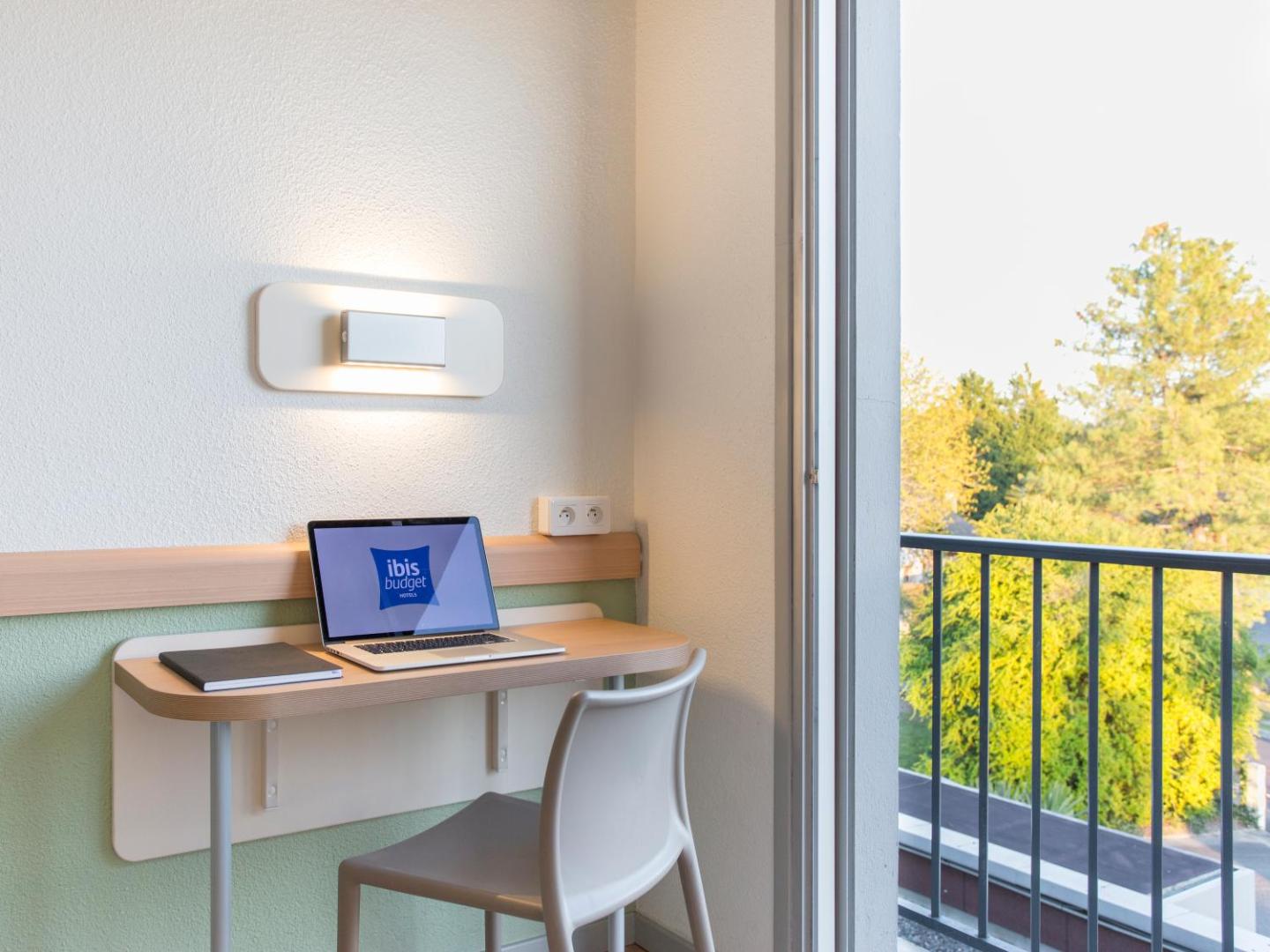 ibis budget Pau Lescar