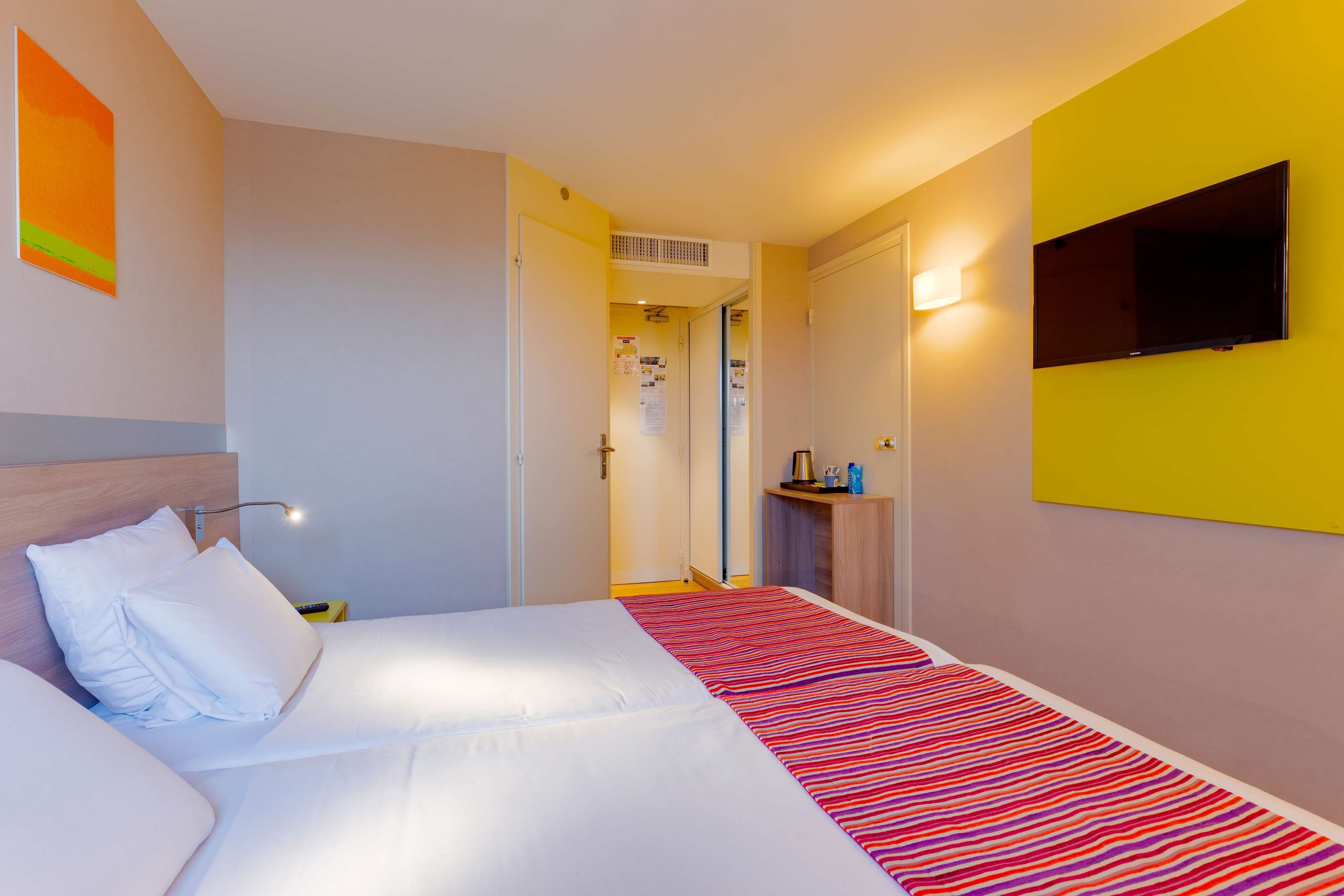 Hotel Kyriad Lyon Est - Saint Bonnet De Mure