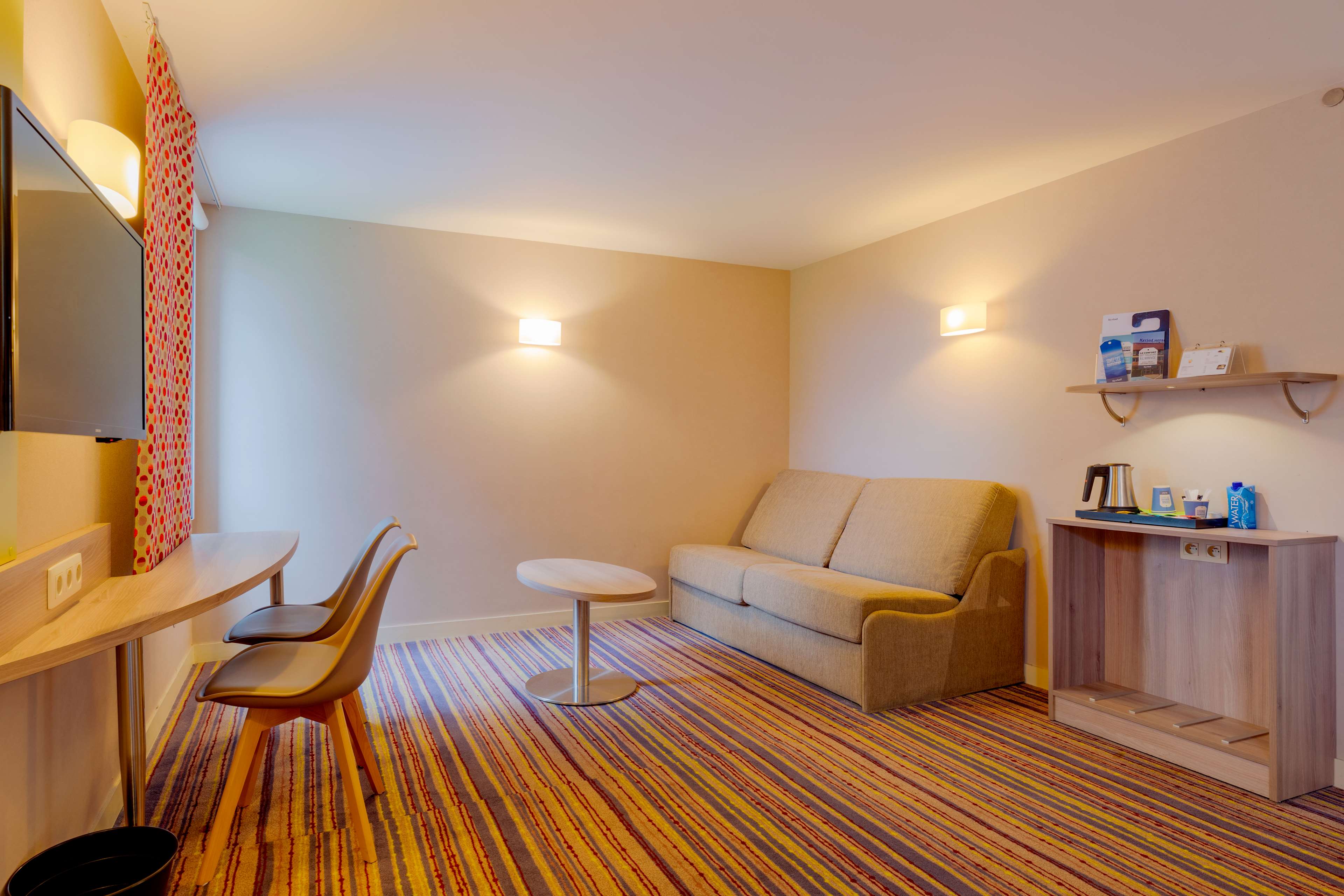 Hotel Kyriad Lyon Est - Saint Bonnet De Mure