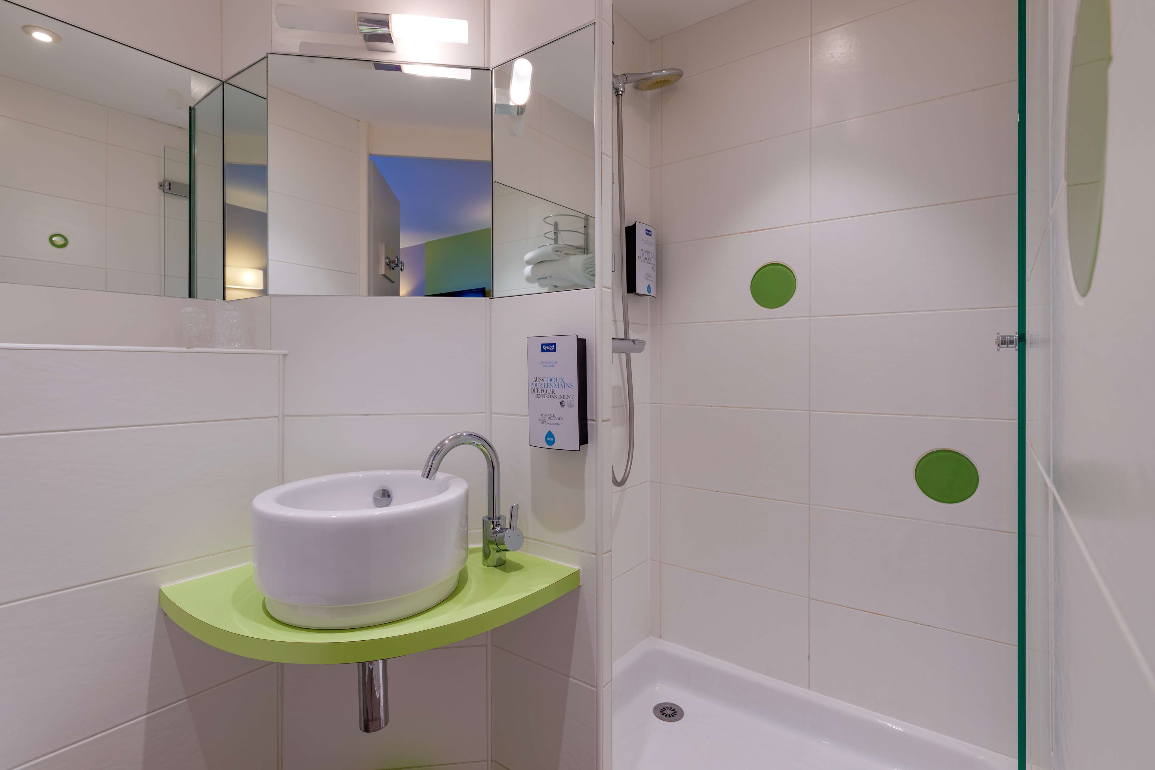 Hotel Kyriad Lyon Est - Saint Bonnet De Mure