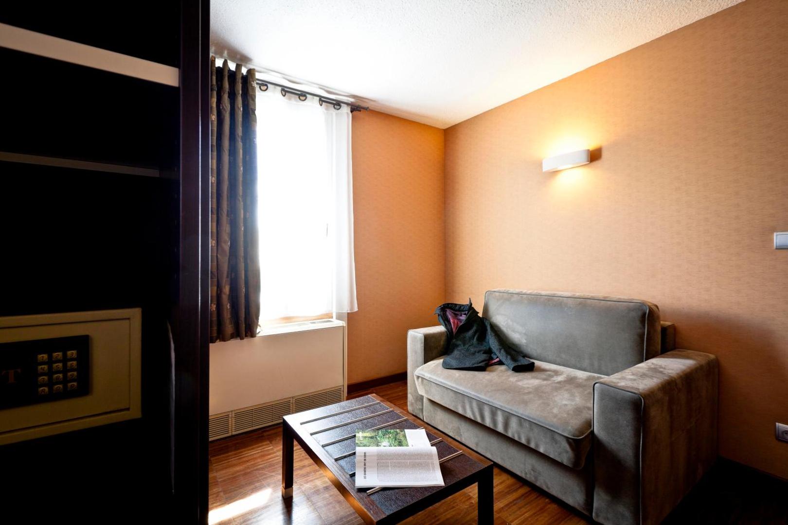 Kyriad Lyon Sud - Saint-Genis Laval