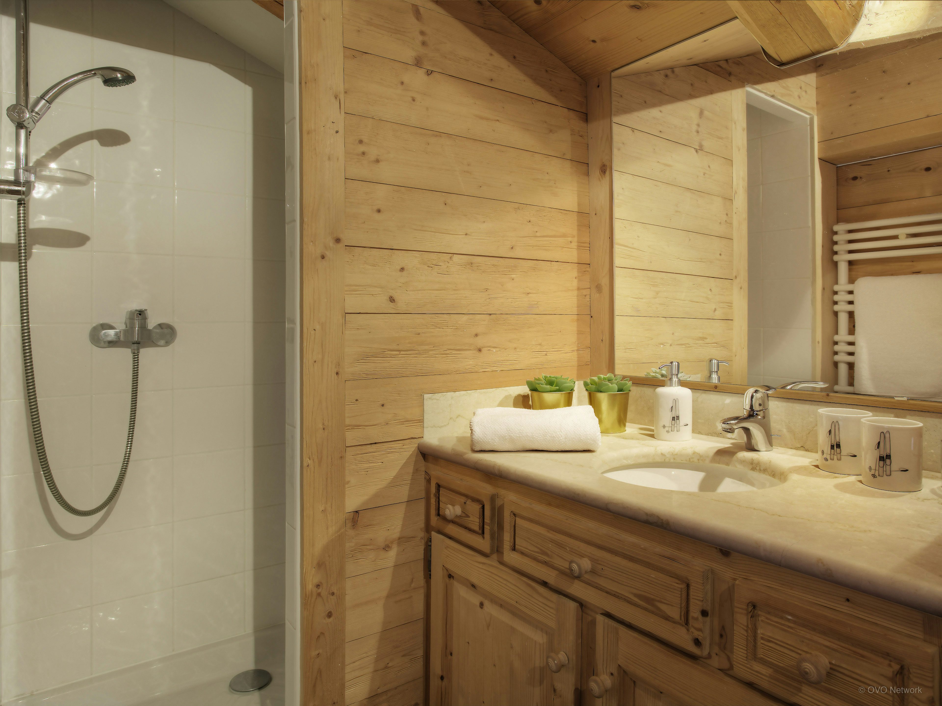 Chalet Hollygotty - OVO Network