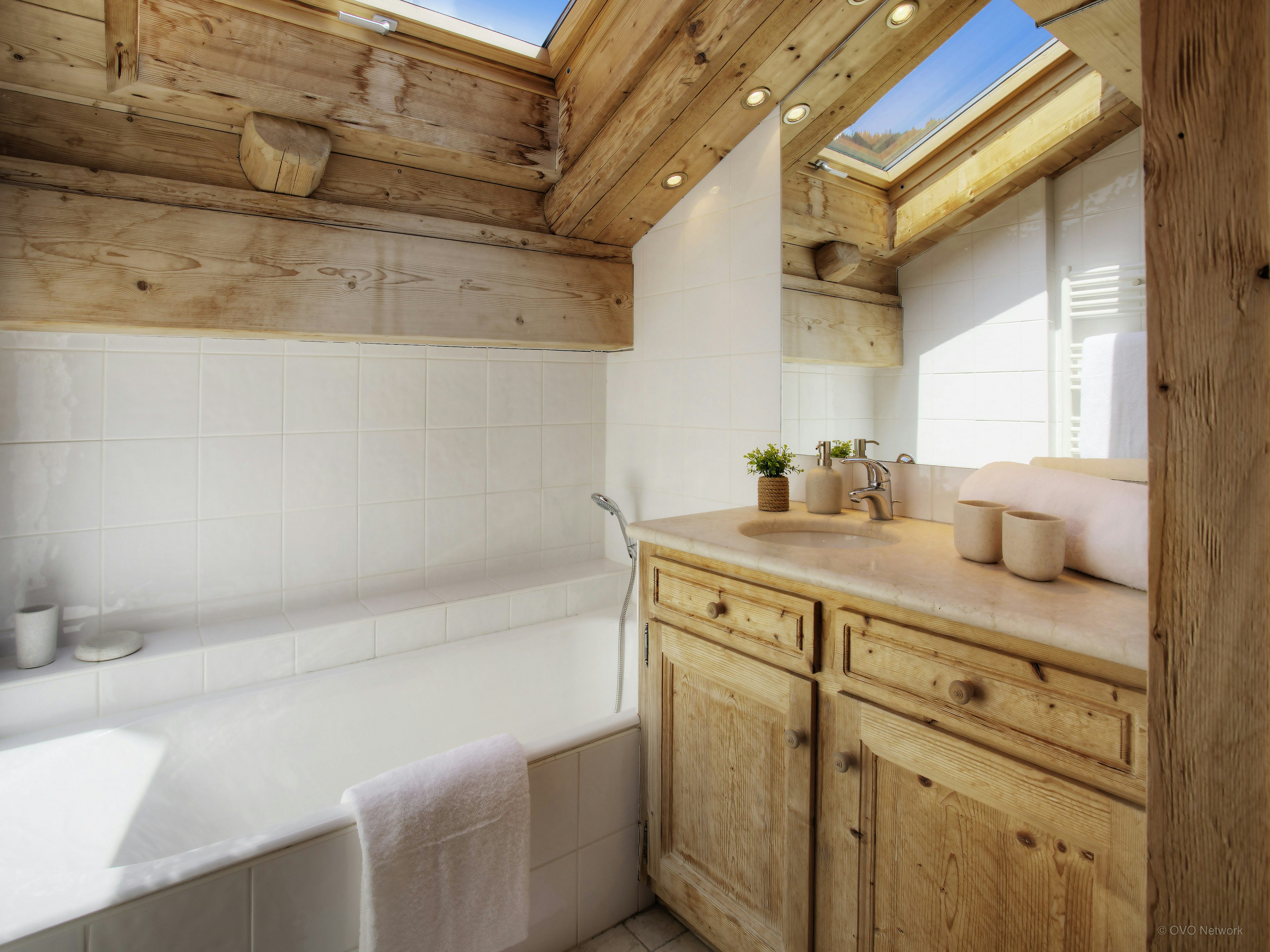 Chalet Hollygotty - OVO Network