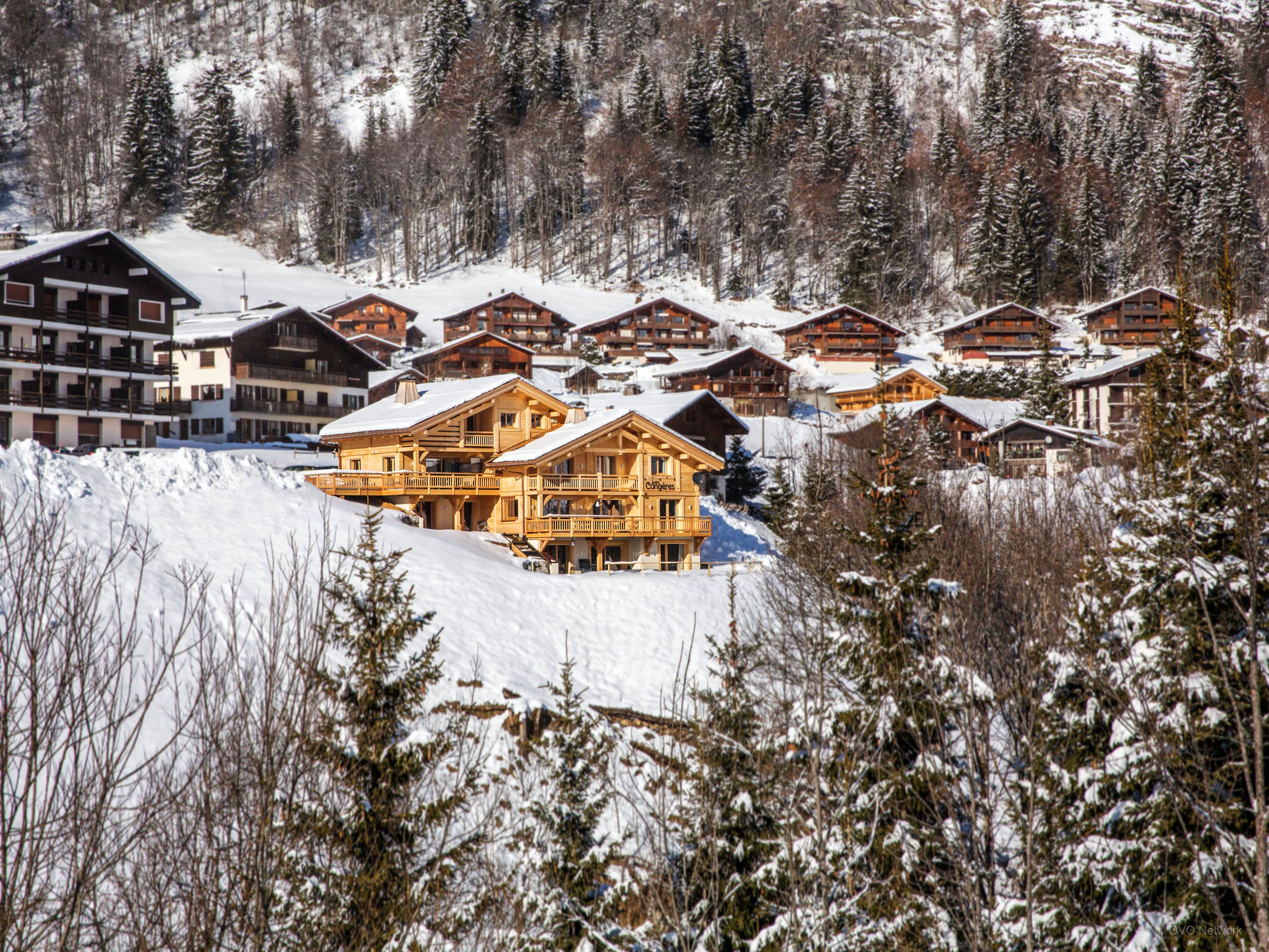Chalet Macaron-Ovo Network