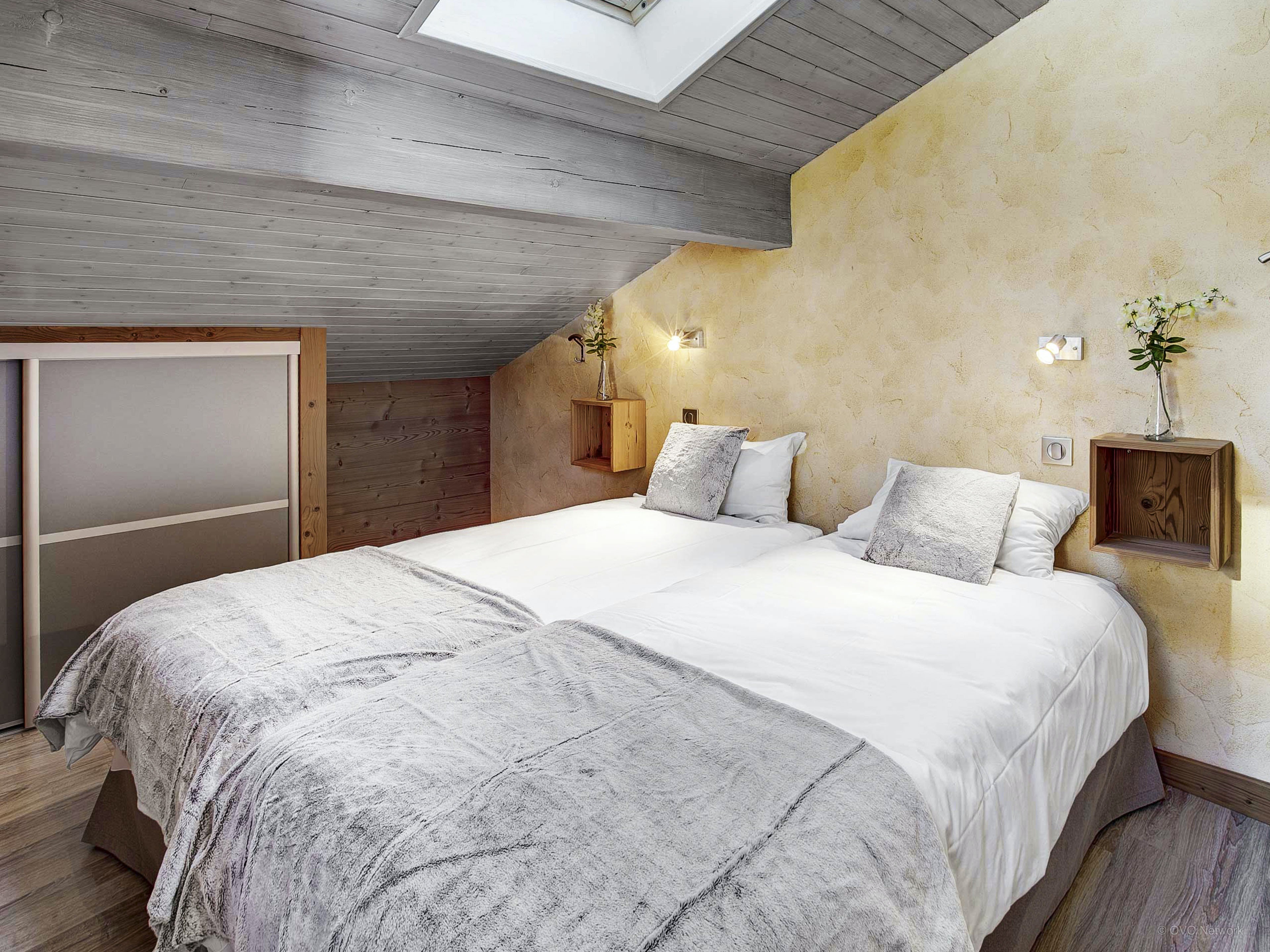 Chalet Sicoria-Ovo Network