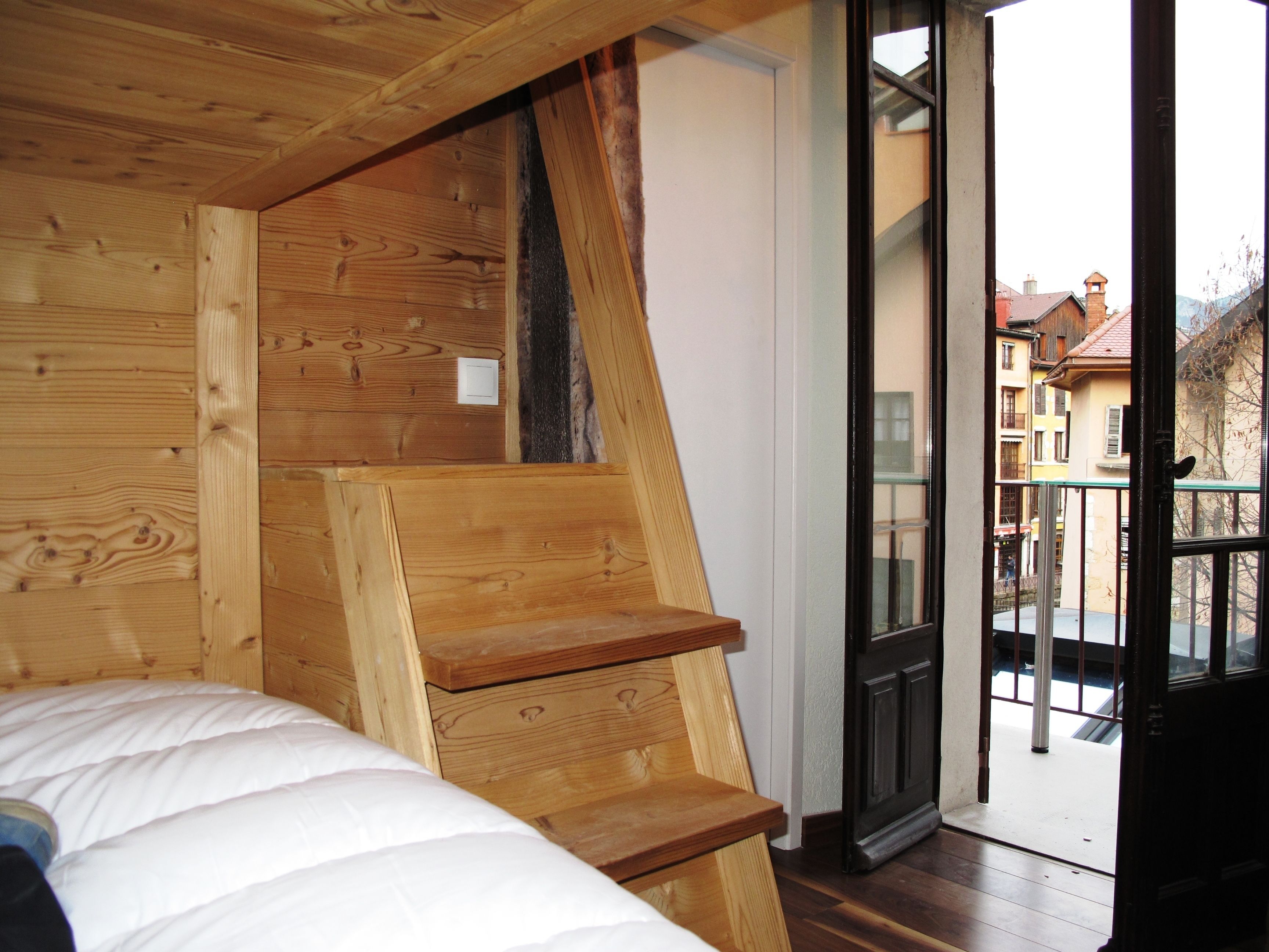 Lofts And Lakes