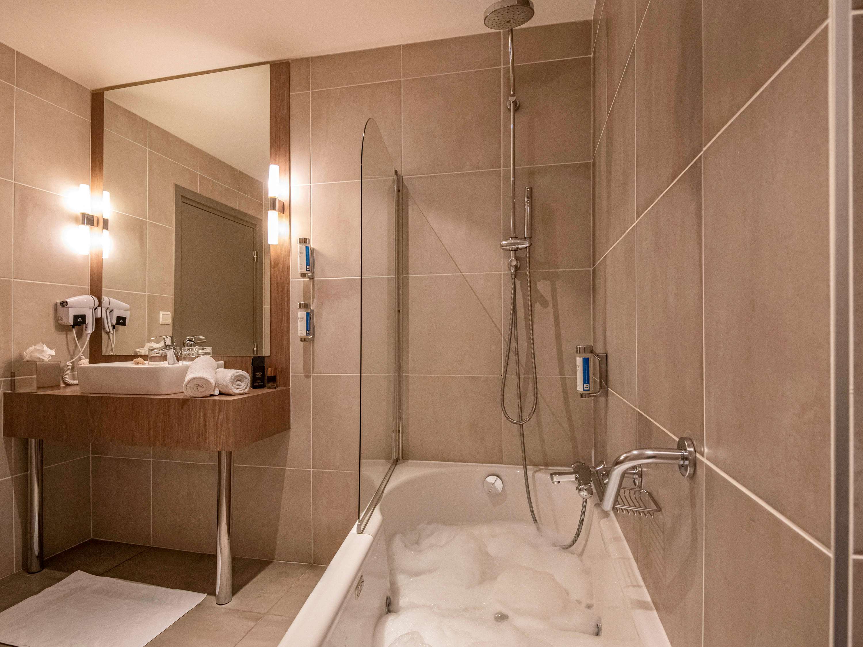 Le Splendid Hotel Lac d'Annecy - Handwritten Collection
