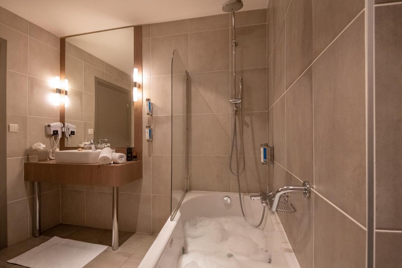 Le Splendid Hotel Lac d'Annecy - Handwritten Collection