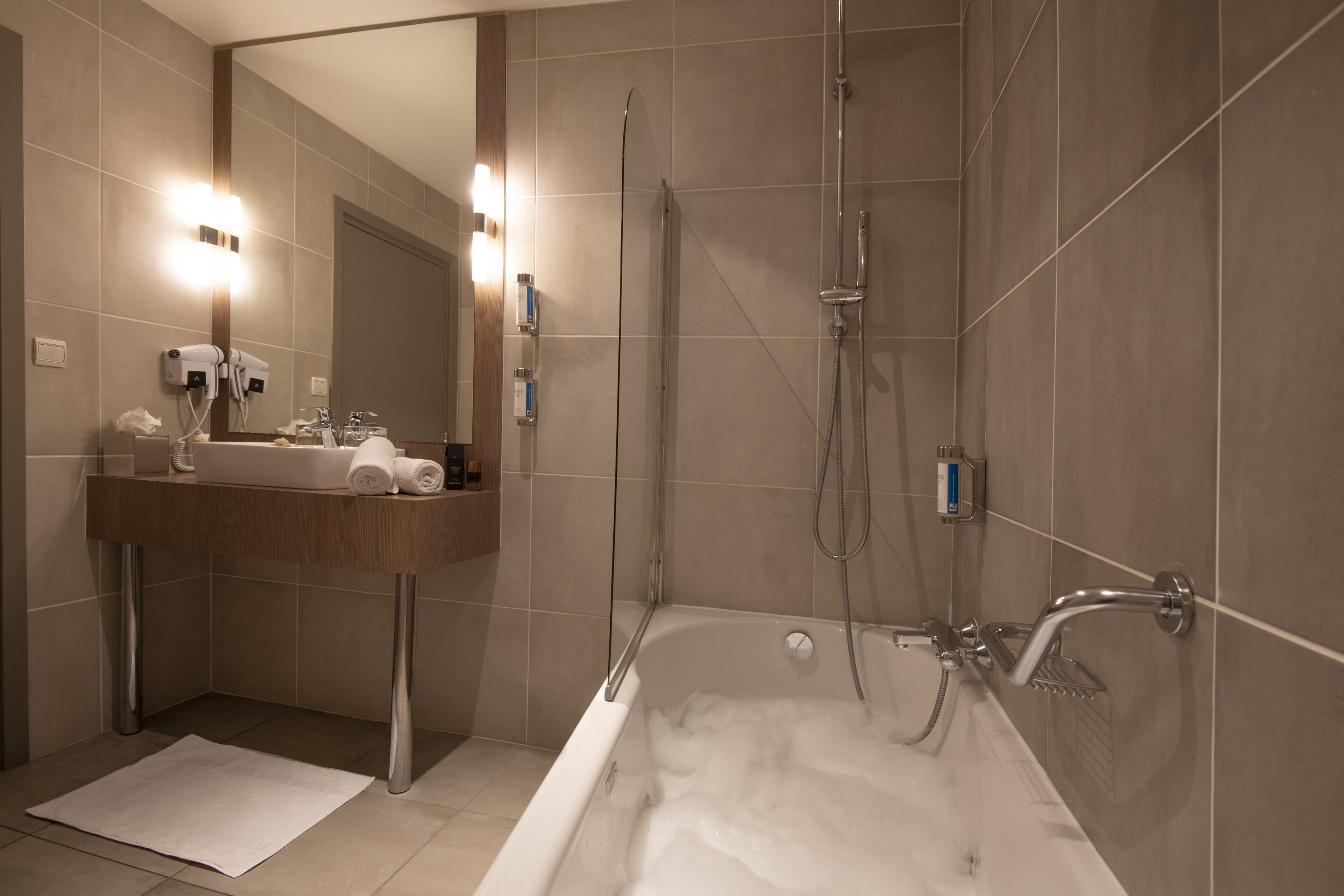 Le Splendid Hotel Lac d'Annecy - Handwritten Collection